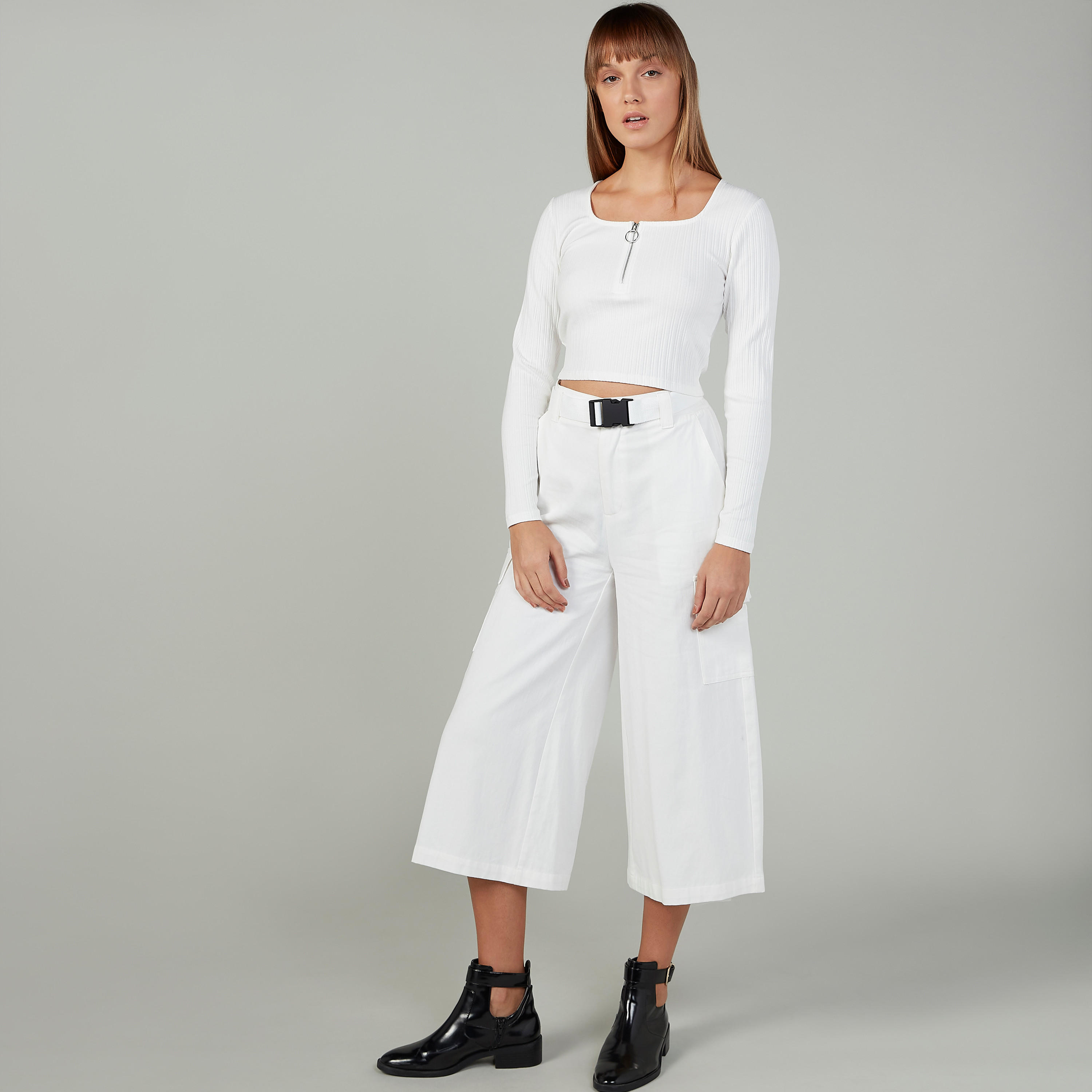 بنطلون كارجو سادة بخصر متوسط الارتفاع وجيوب-women-clothing-bottoms-trousers-image-2