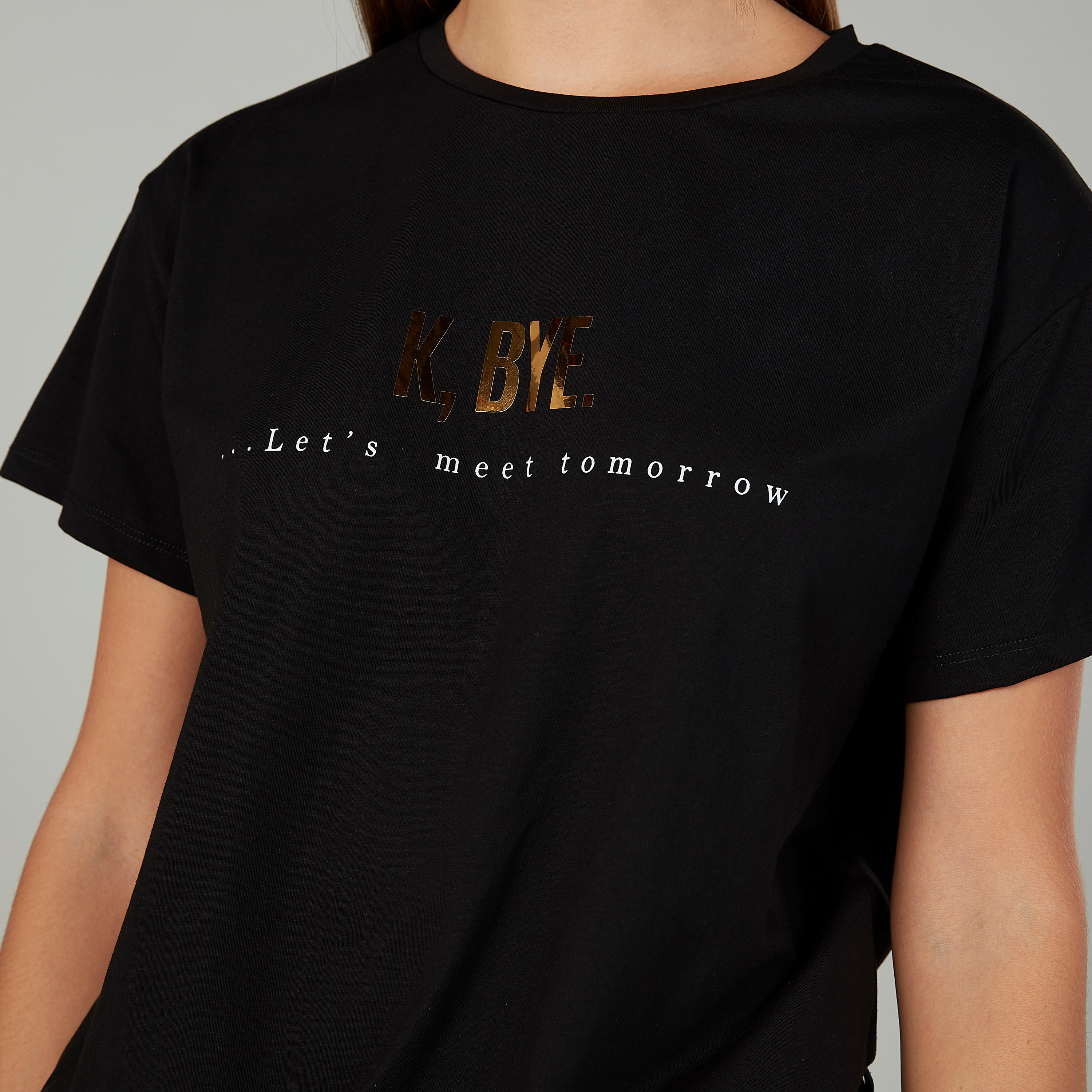 تيشيرت قصير بياقة مستديرة وأكمام قصيرة وطبعات-women-clothing-tshirts-image-3