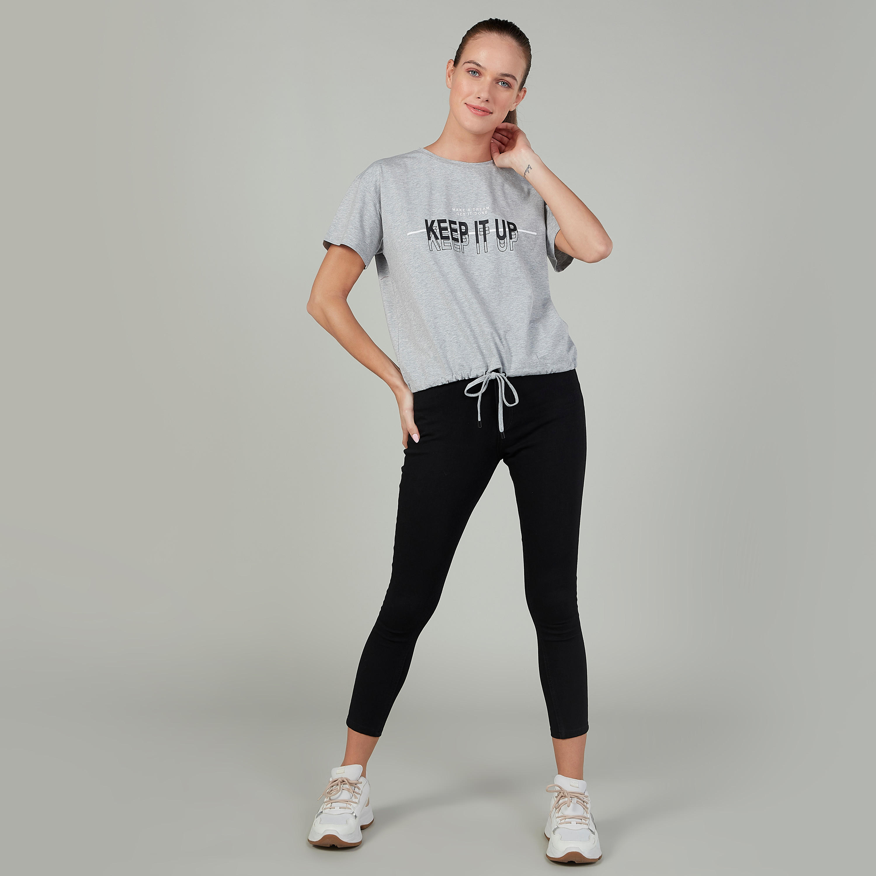 تيشيرت قصير بياقة مستديرة وأكمام قصيرة وطبعات-women-clothing-tshirts-image-2