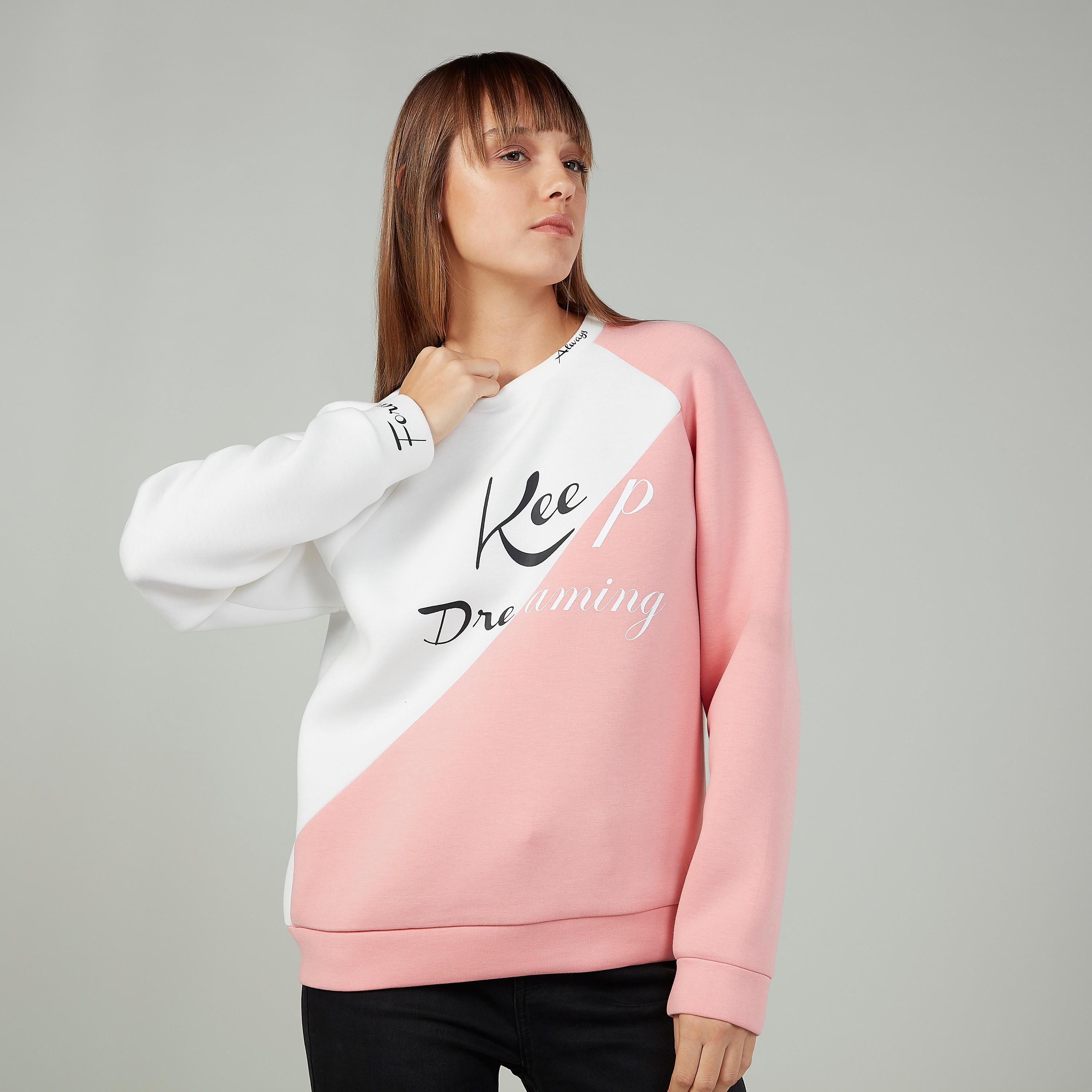 سويت شيرت بياقة ضيقة وأكمام طويلة وطبعات-women-winterwear-hoodiesandsweatshirts-sweatshirts-image-4