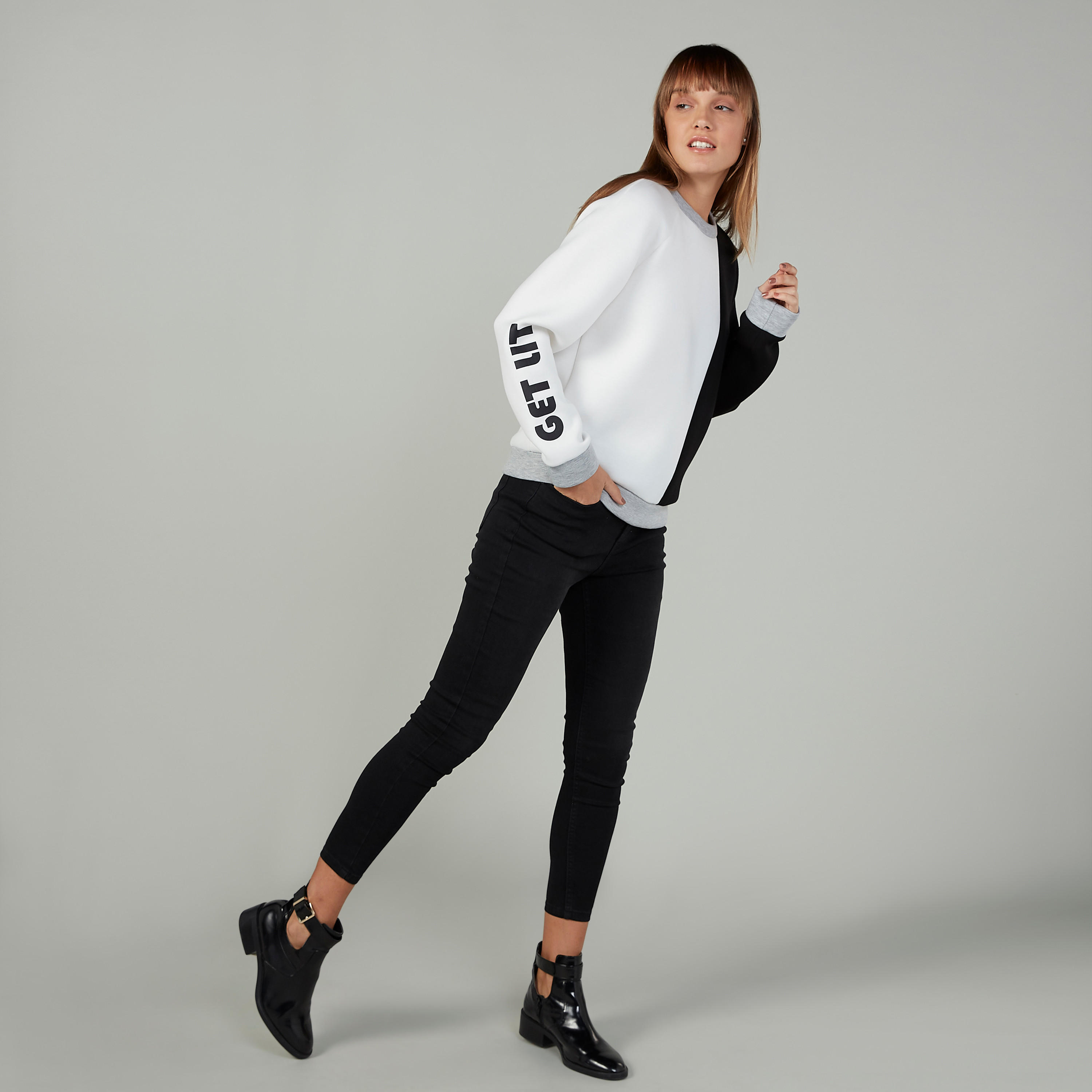 سويت شيرت بياقة ضيقة وأكمام طويلة وطبعات-women-winterwear-hoodiesandsweatshirts-sweatshirts-image-4