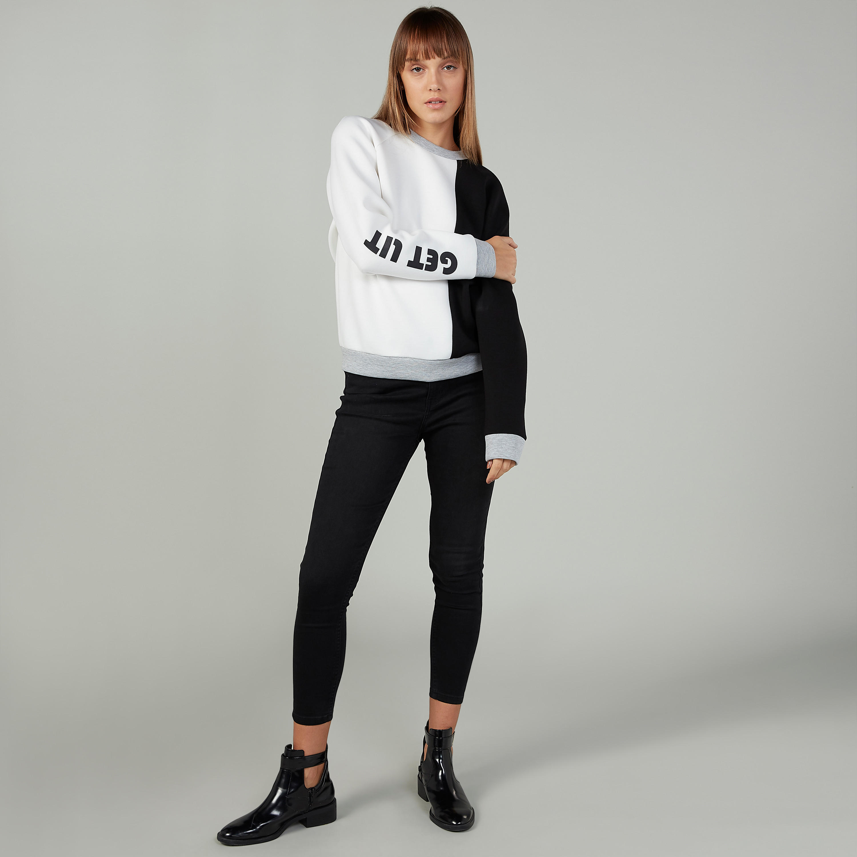 سويت شيرت بياقة ضيقة وأكمام طويلة وطبعات-women-winterwear-hoodiesandsweatshirts-sweatshirts-image-1