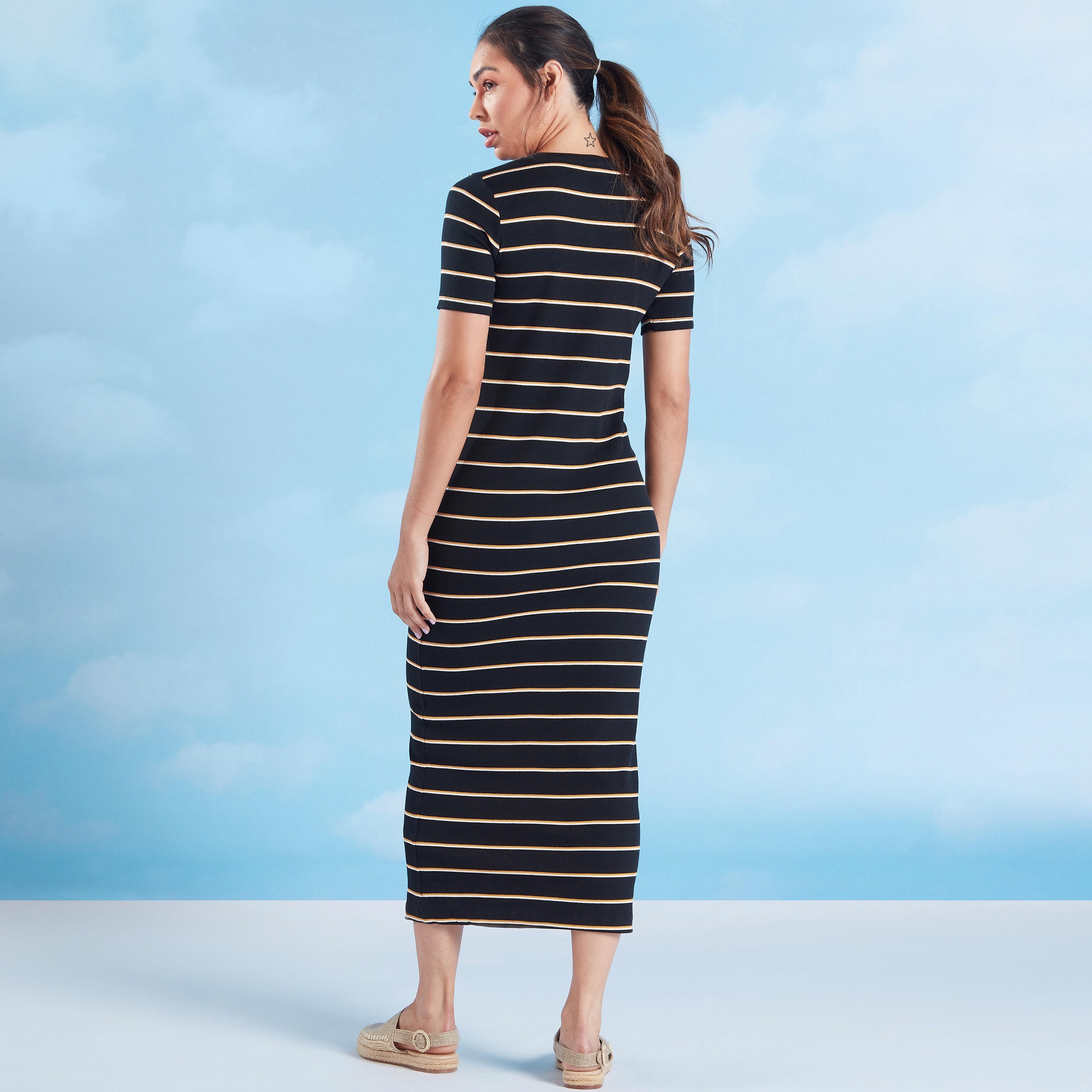 فستان إيه لاين ميدي مقلّم بياقة مستديرة وأكمام قصيرة-women-clothing-dresses-image-4