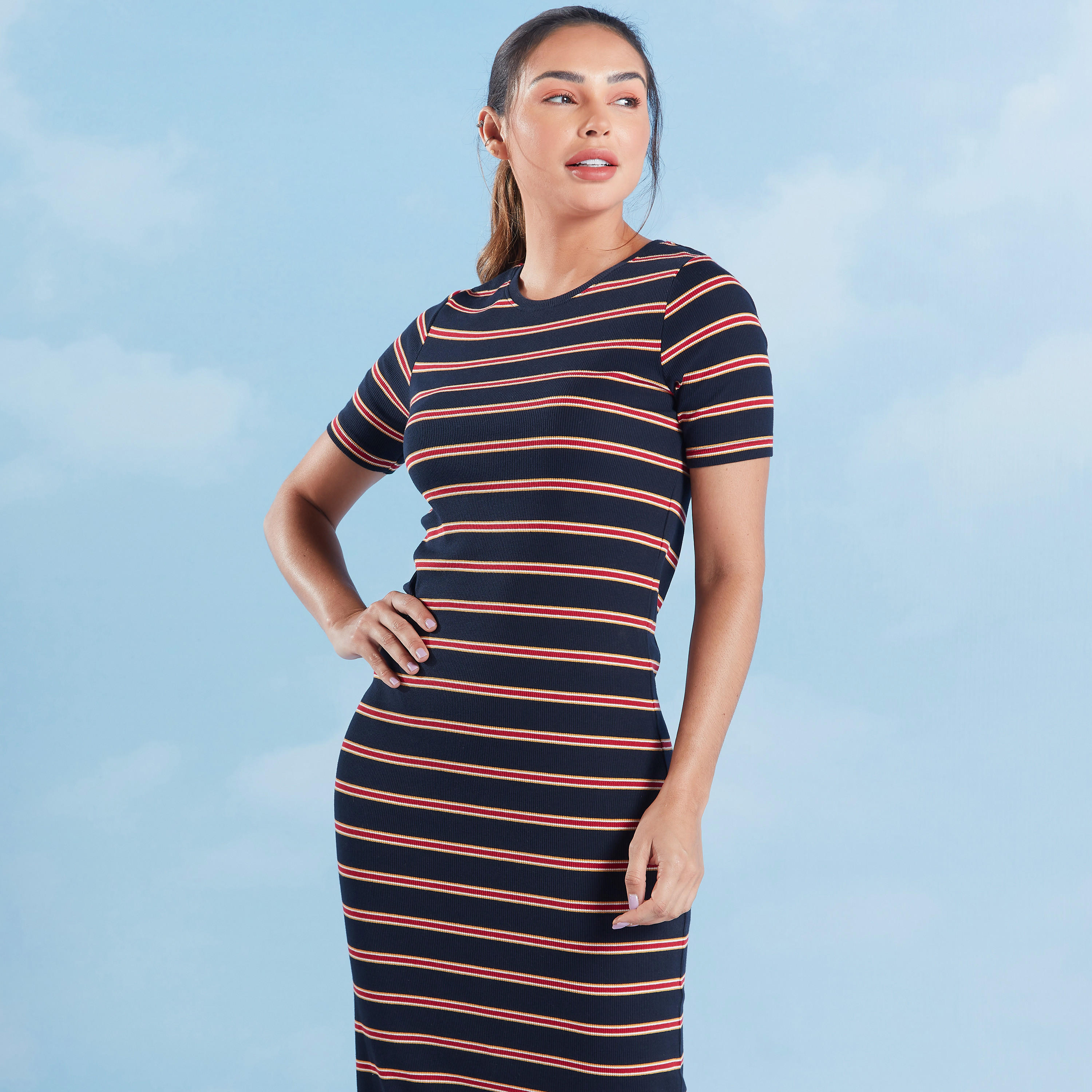 فستان ميدي مقلّم بياقة مستديرة وأكمام قصيرة-women-clothing-dresses-image-2