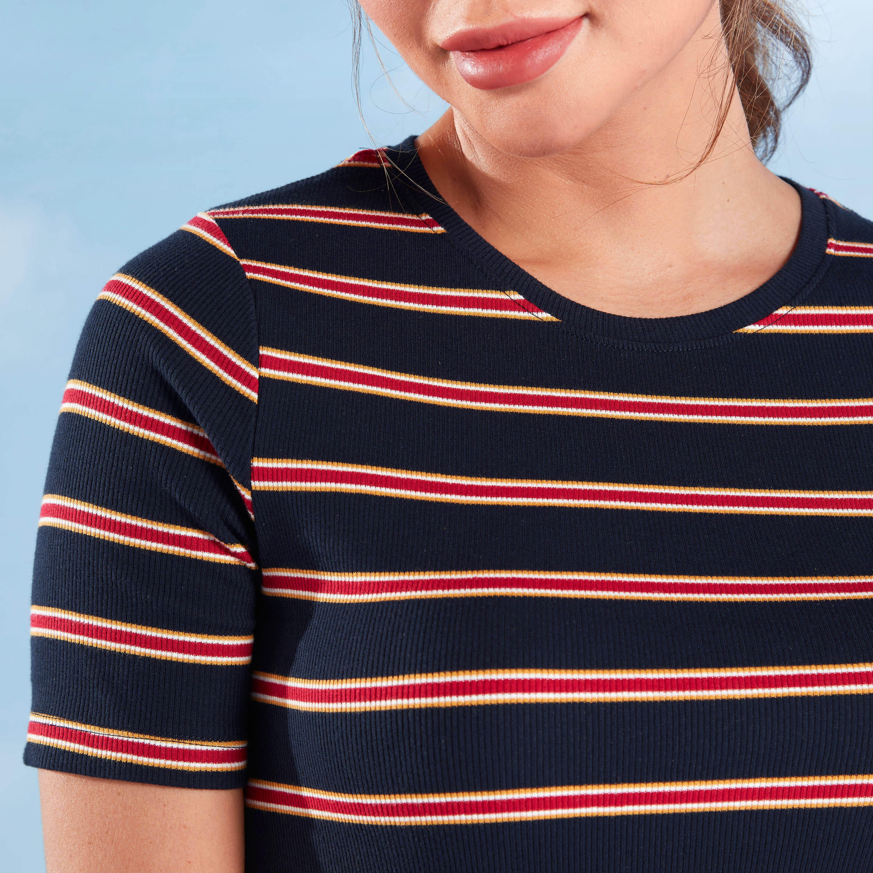 فستان ميدي مقلّم بياقة مستديرة وأكمام قصيرة-women-clothing-dresses-image-3
