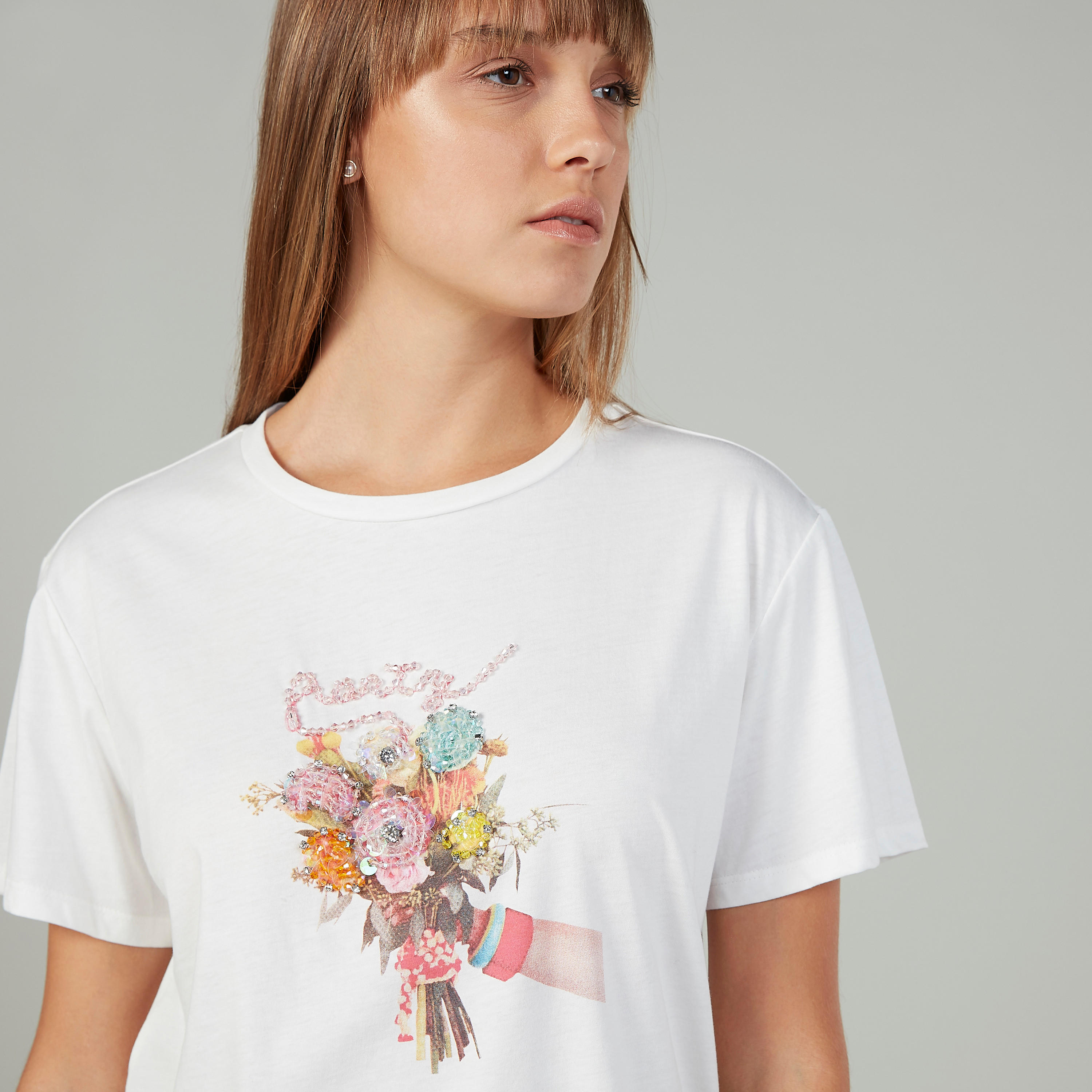 تيشيرت مزيّن بياقة مستديرة وأكمام قصيرة-women-clothing-tshirts-image-2