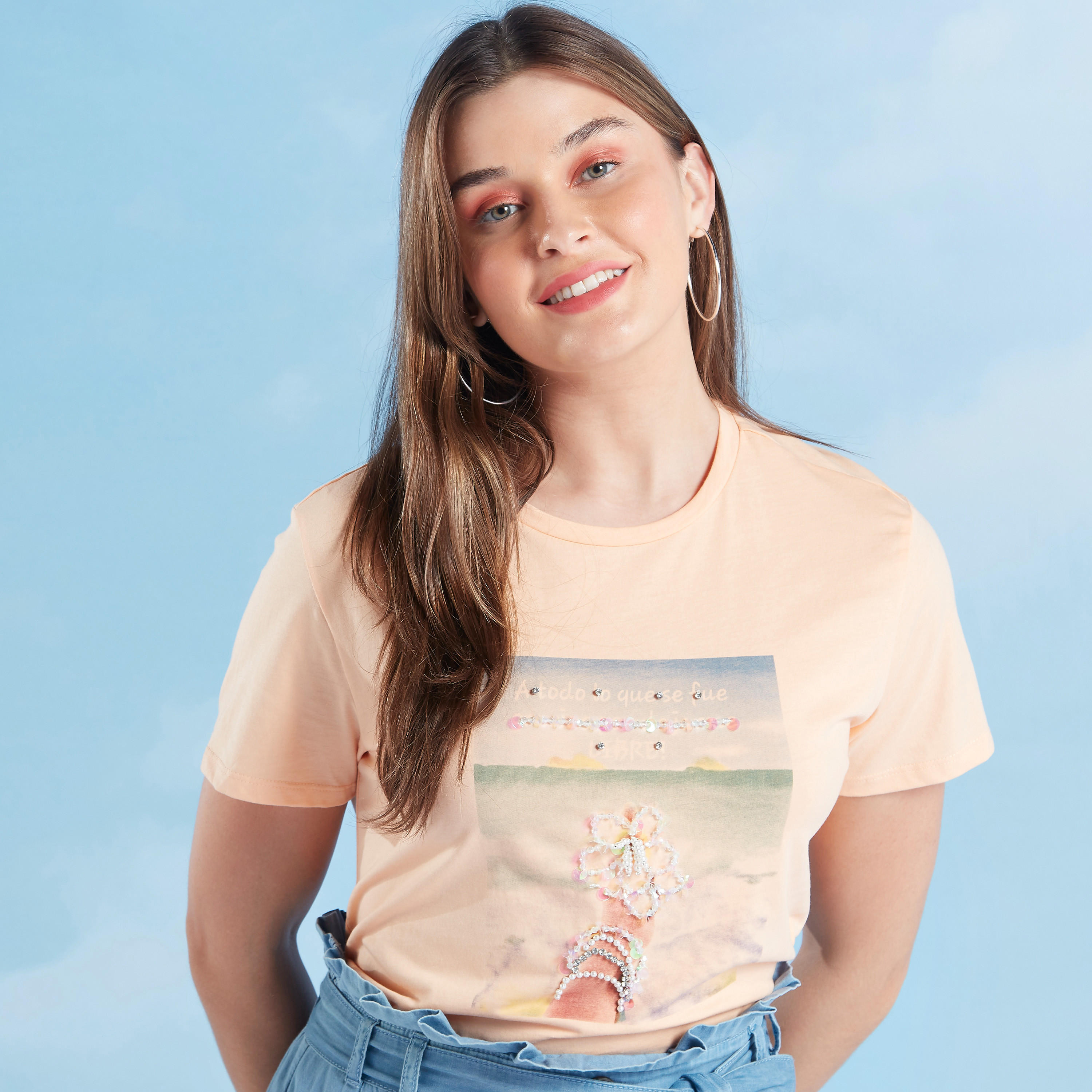 تيشيرت مزيّن بياقة مستديرة وأكمام قصيرة-women-clothing-tshirts-image-4