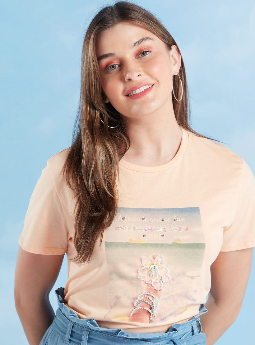 تيشيرت مزيّن بياقة مستديرة وأكمام قصيرة-women-clothing-tshirts-image-4