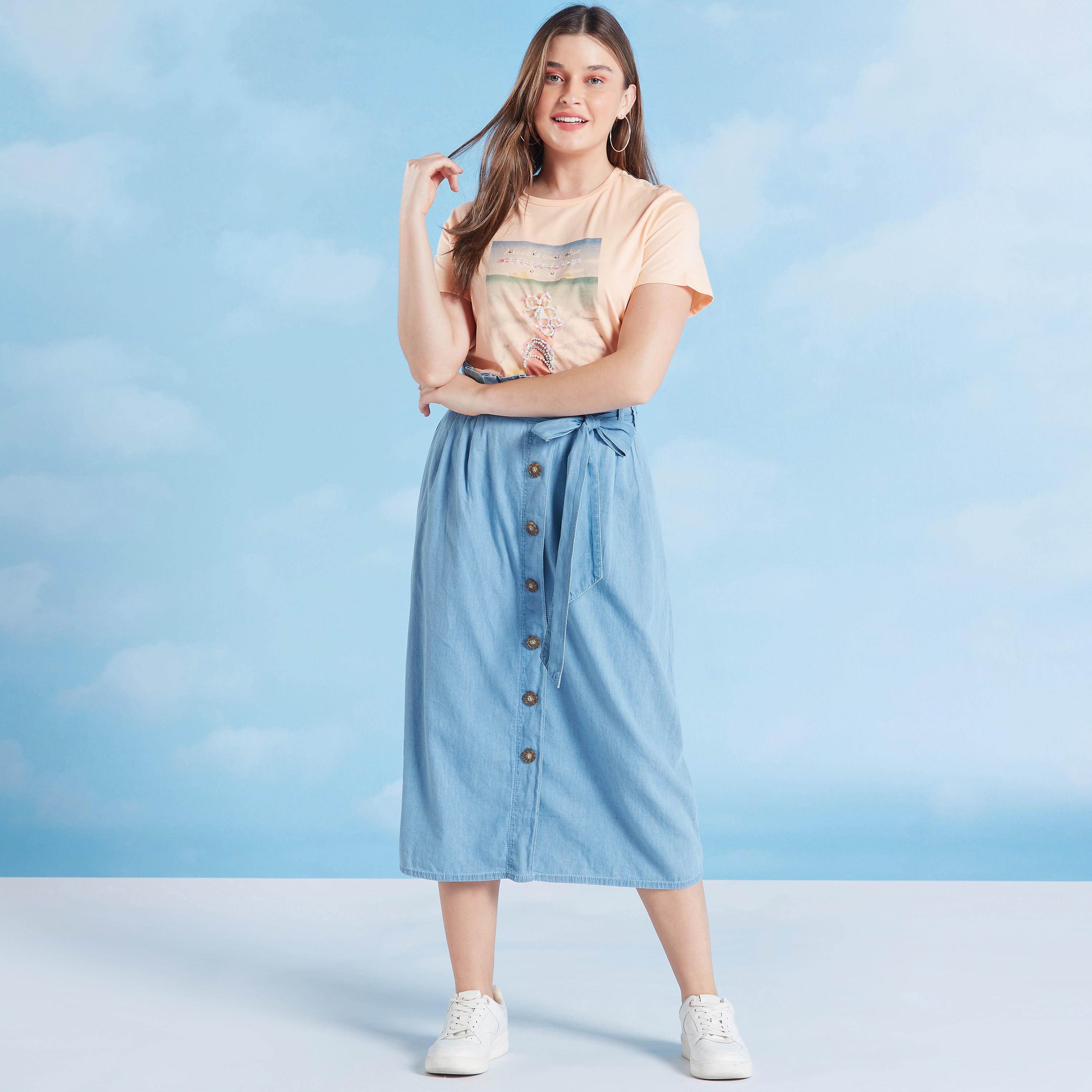 تيشيرت مزيّن بياقة مستديرة وأكمام قصيرة-women-clothing-tshirts-image-3