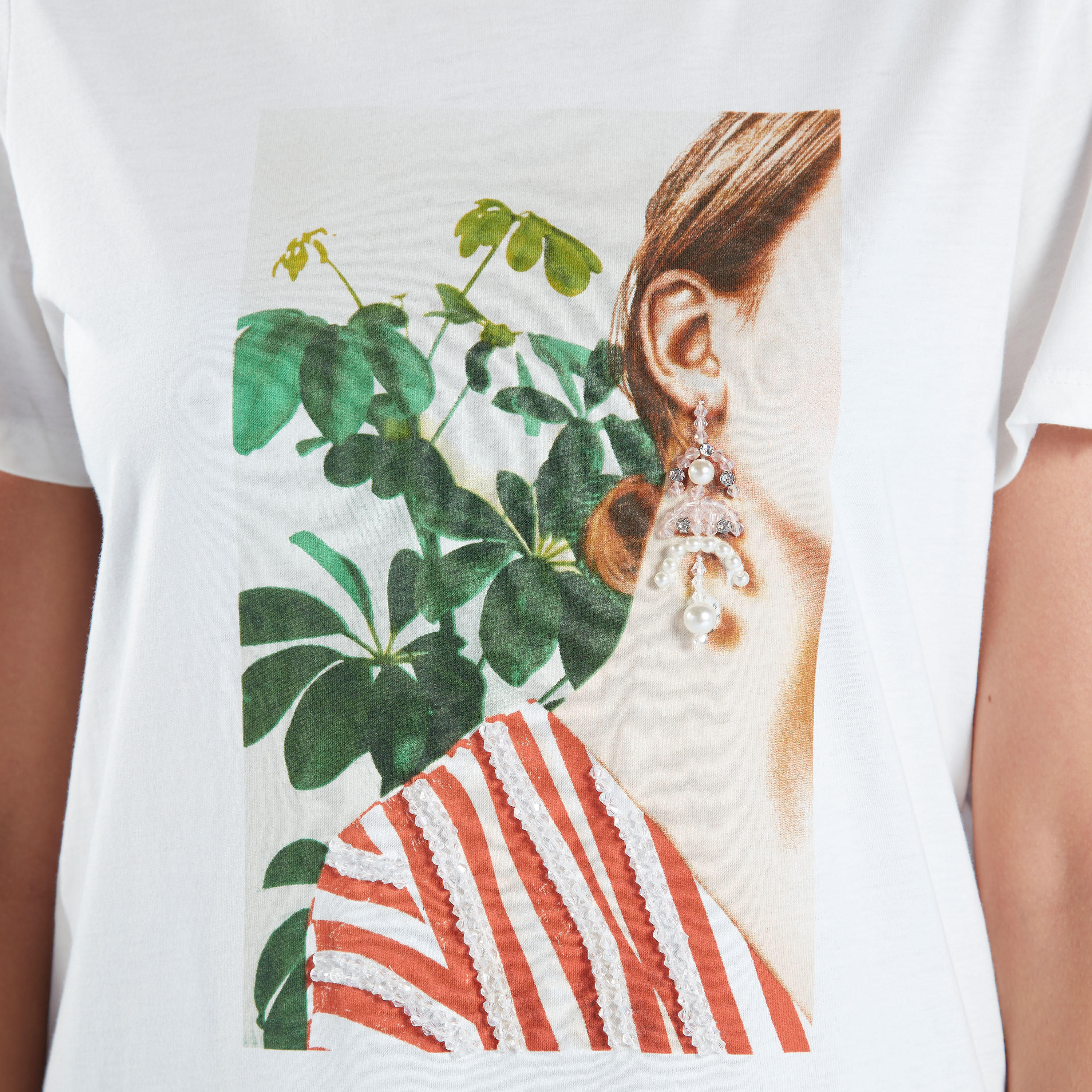 تيشيرت مزيّن بياقة مستديرة وأكمام قصيرة-women-clothing-tshirts-image-3