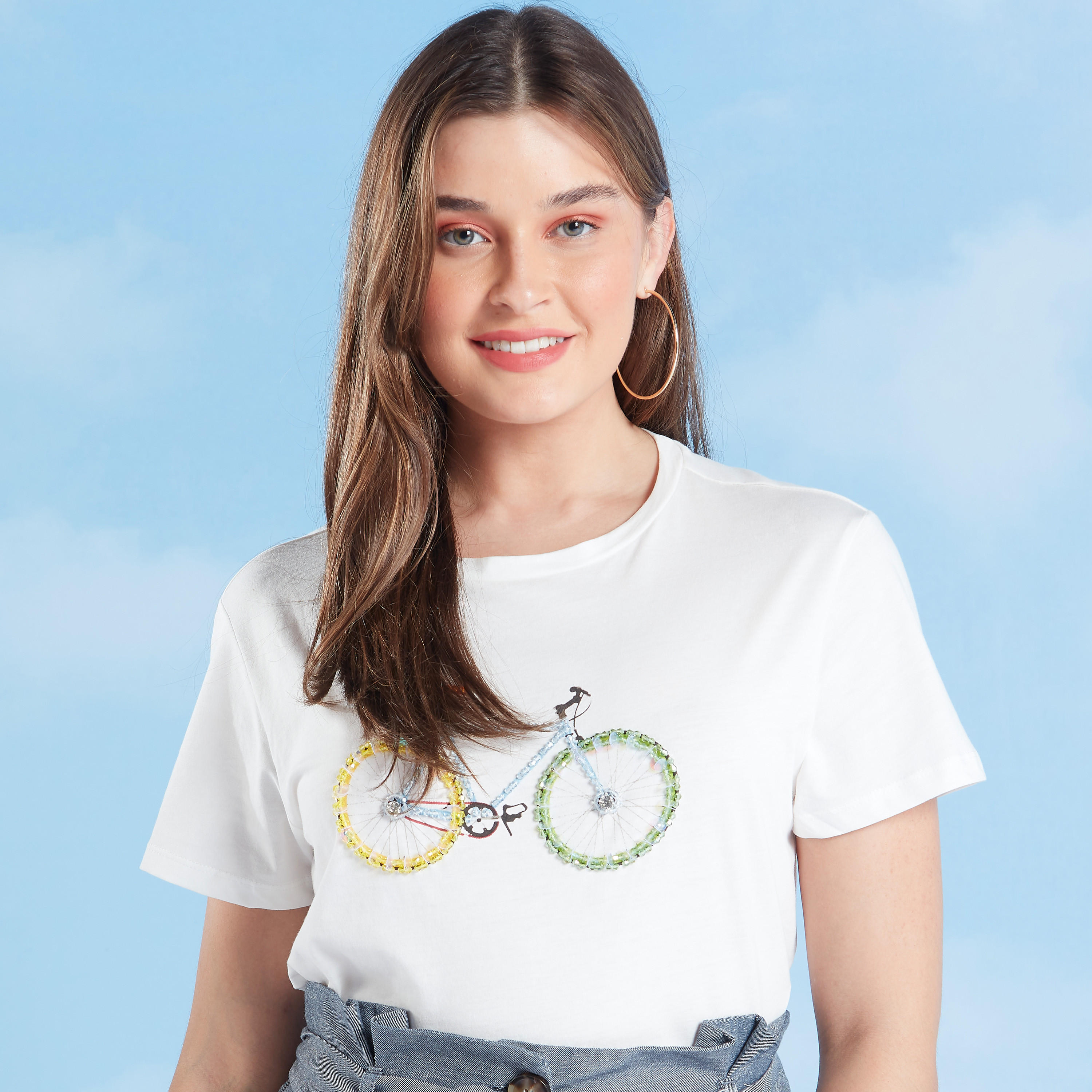 تيشيرت بياقة مستديرة وأكمام قصيرة وتفاصيل ترتر-women-clothing-tshirts-image-1
