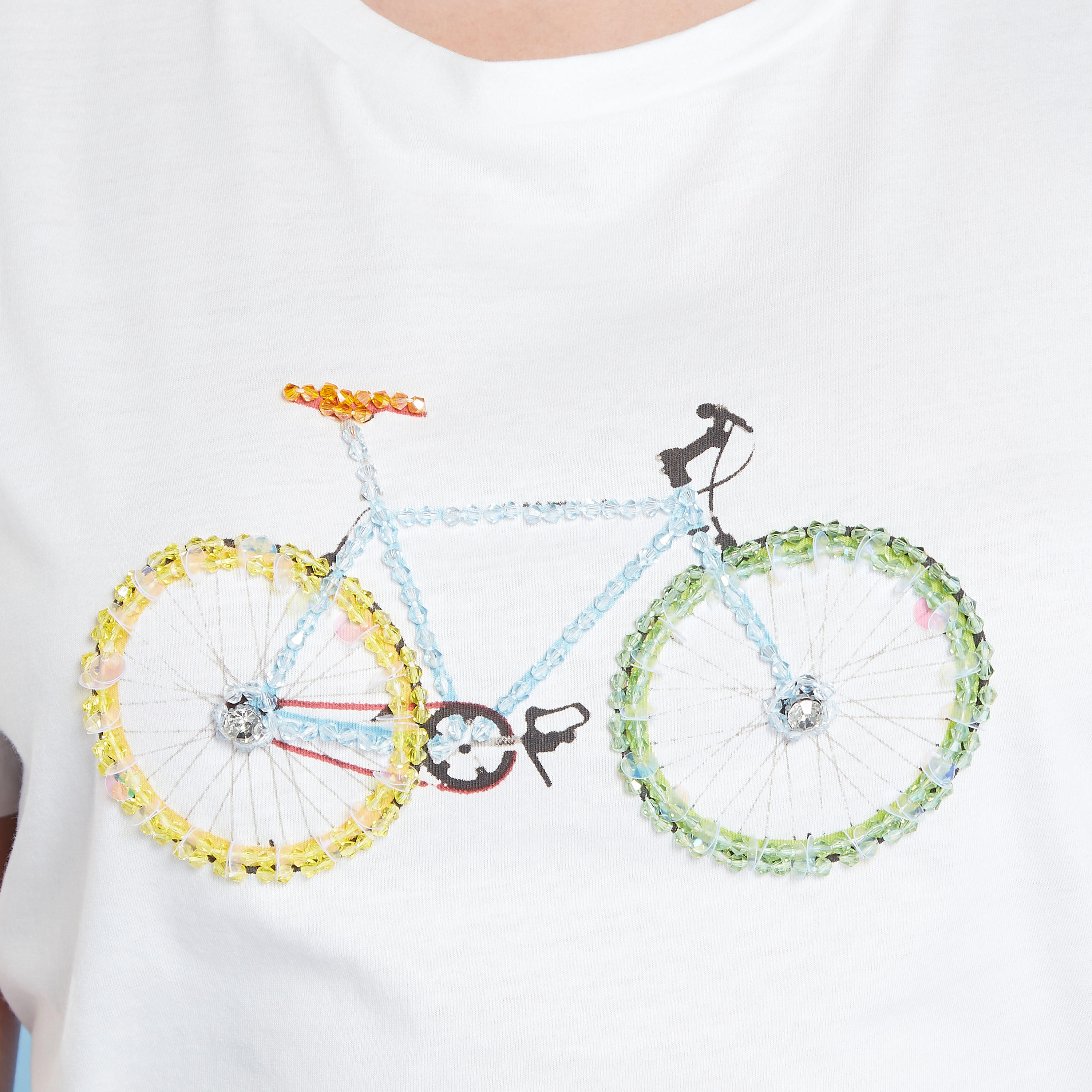 تيشيرت بياقة مستديرة وأكمام قصيرة وتفاصيل ترتر-women-clothing-tshirts-image-3