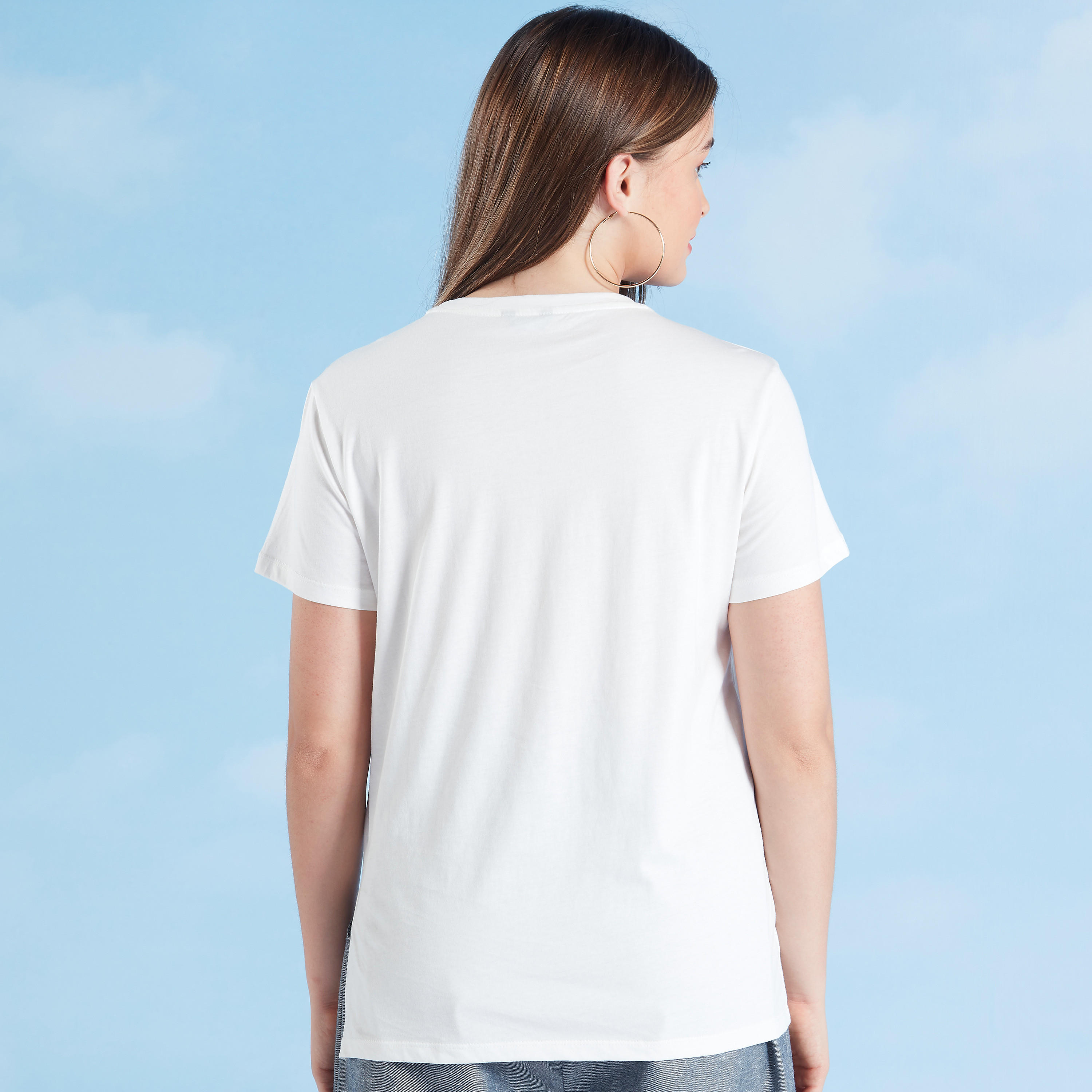 تيشيرت بياقة مستديرة وأكمام قصيرة وتفاصيل ترتر-women-clothing-tshirts-image-4