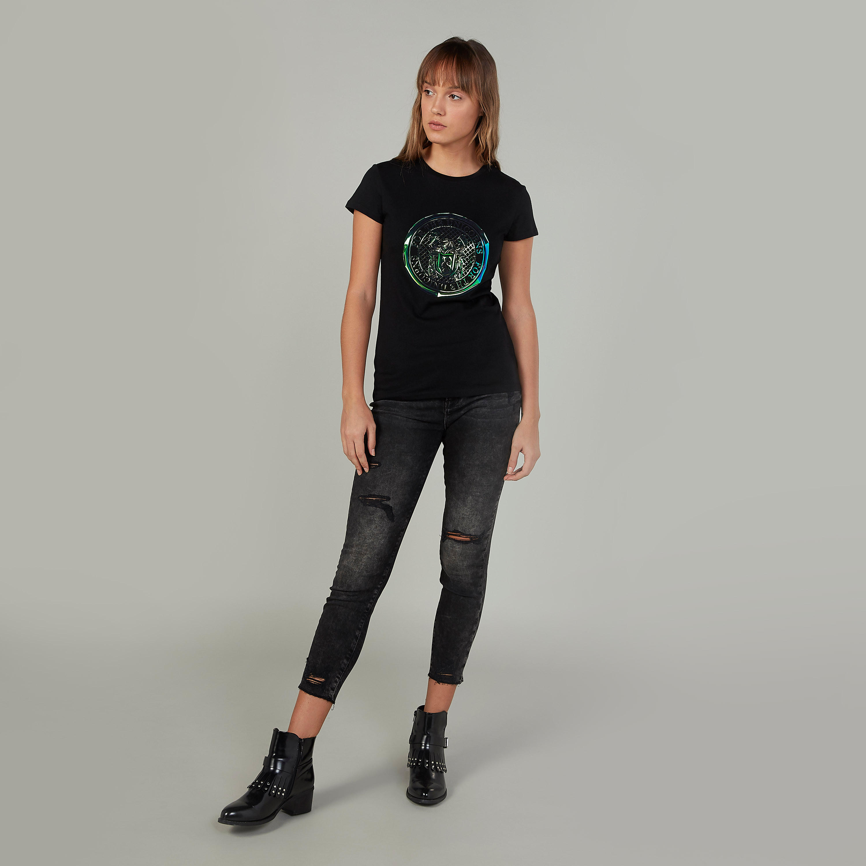 تيشيرت بياقة ضيّقة وأكمام قصيرة وتزيينات-women-clothing-tshirts-image-2