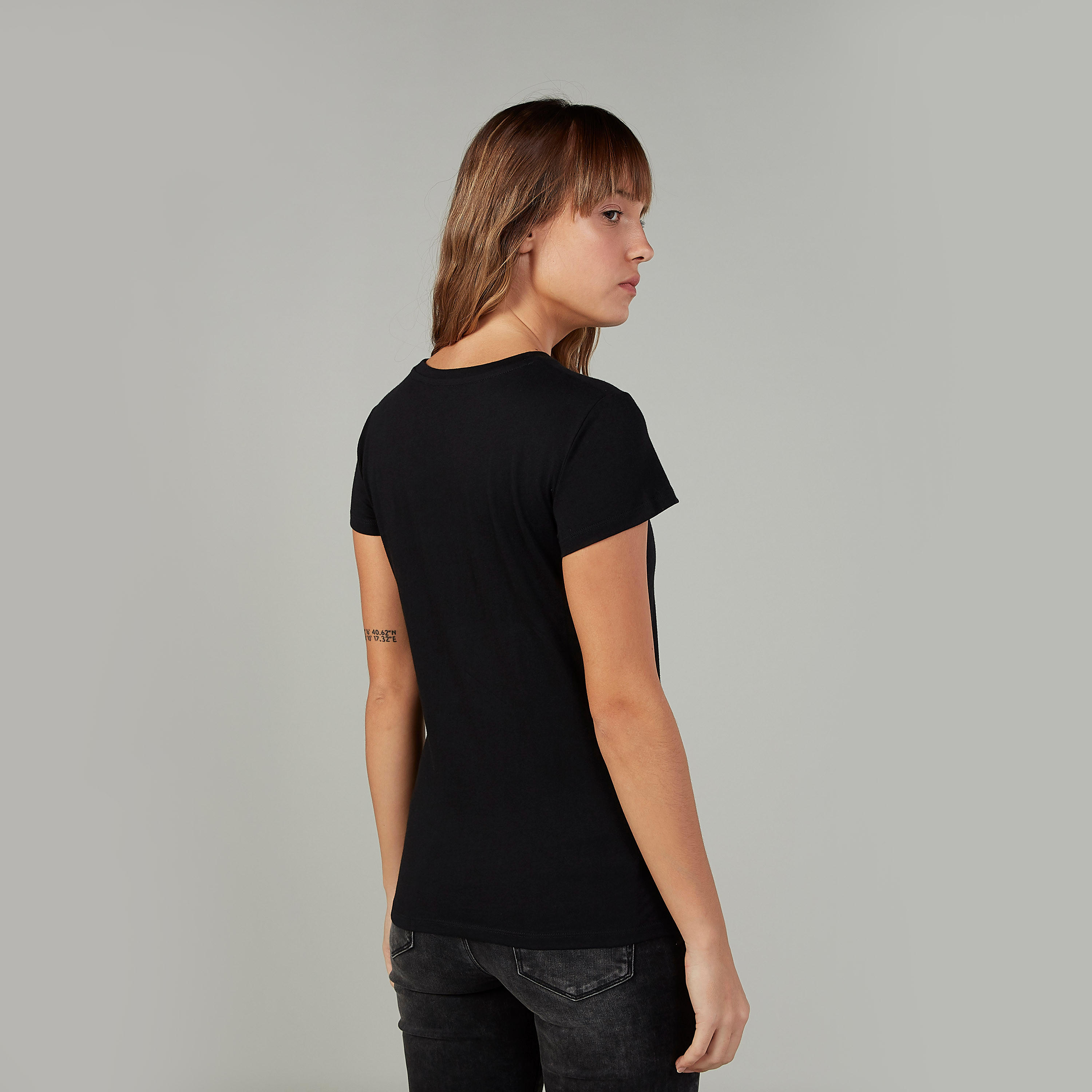 تيشيرت بياقة ضيّقة وأكمام قصيرة وتزيينات-women-clothing-tshirts-image-4