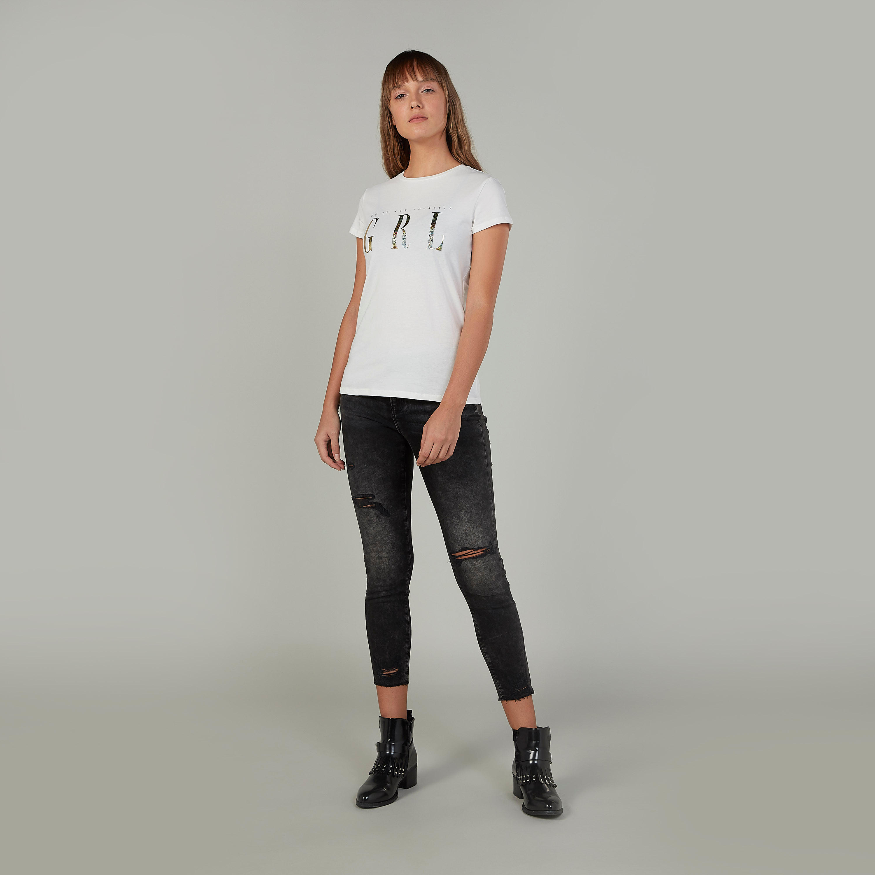 تيشيرت بياقة ضيّقة وأكمام قصيرة وطبعات-women-clothing-tshirts-image-4