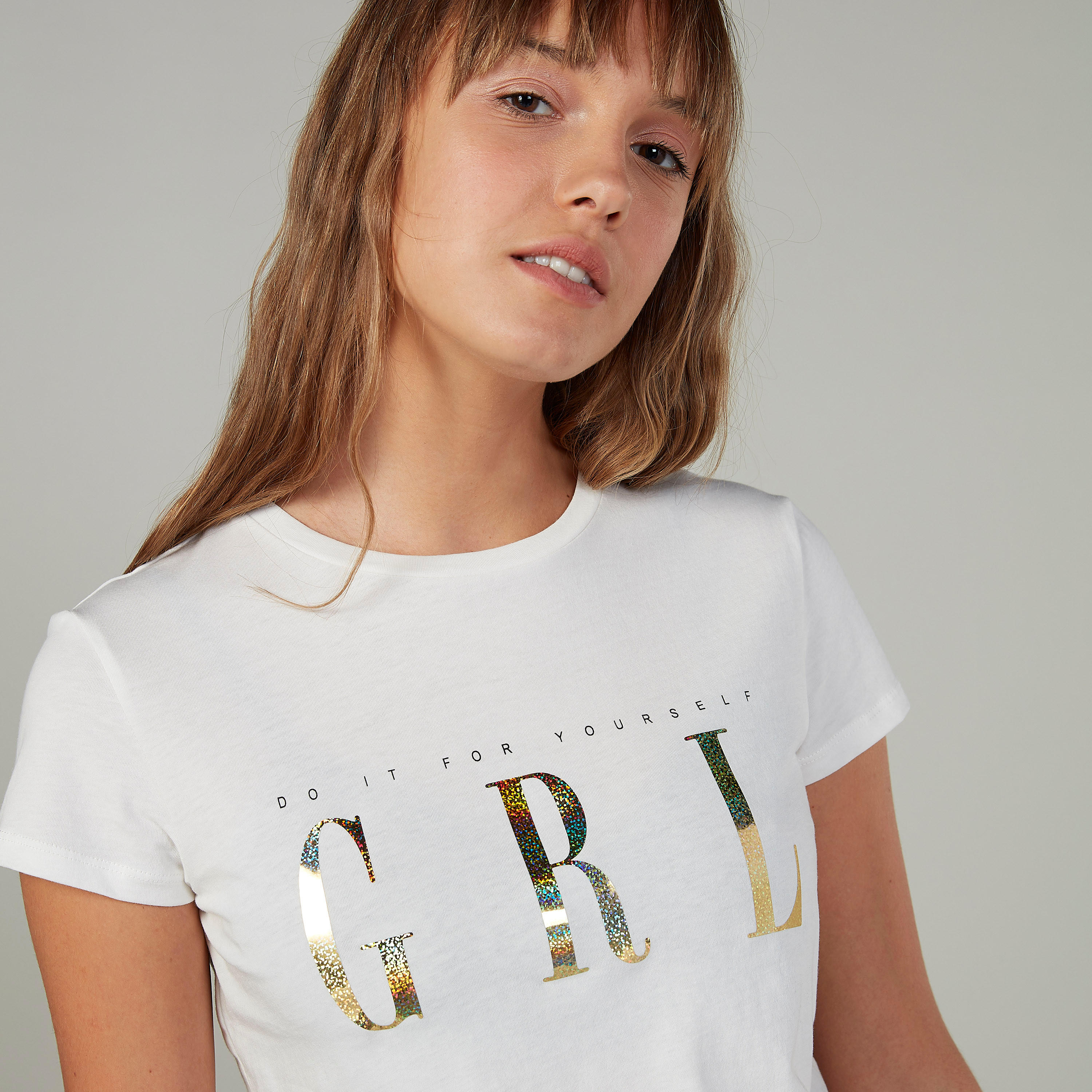 تيشيرت بياقة ضيّقة وأكمام قصيرة وطبعات-women-clothing-tshirts-image-3