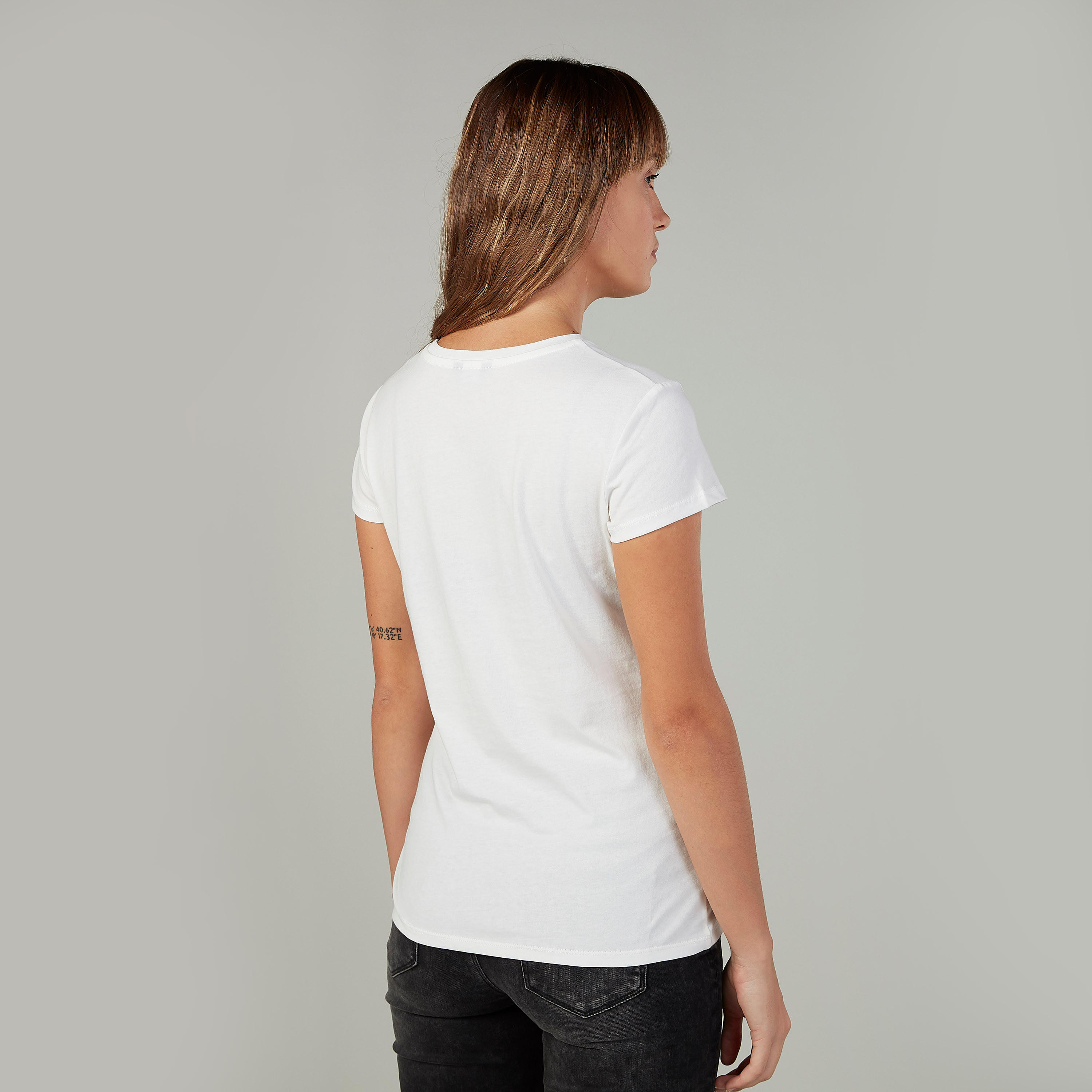 تيشيرت بياقة ضيّقة وأكمام قصيرة وطبعات-women-clothing-tshirts-image-2