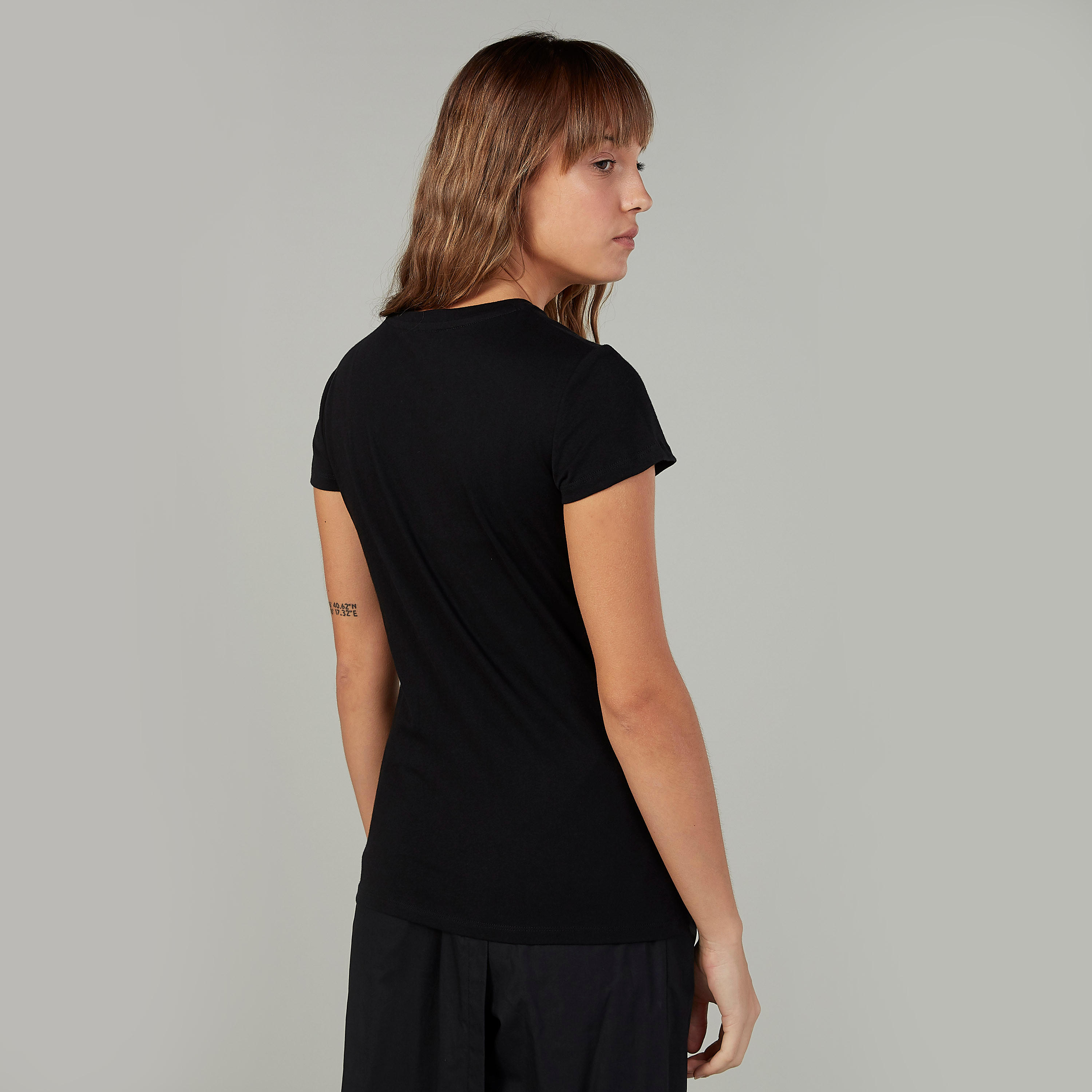 تيشيرت بياقة ضيّقة وأكمام قصيرة وطبعات-women-clothing-tshirts-image-2