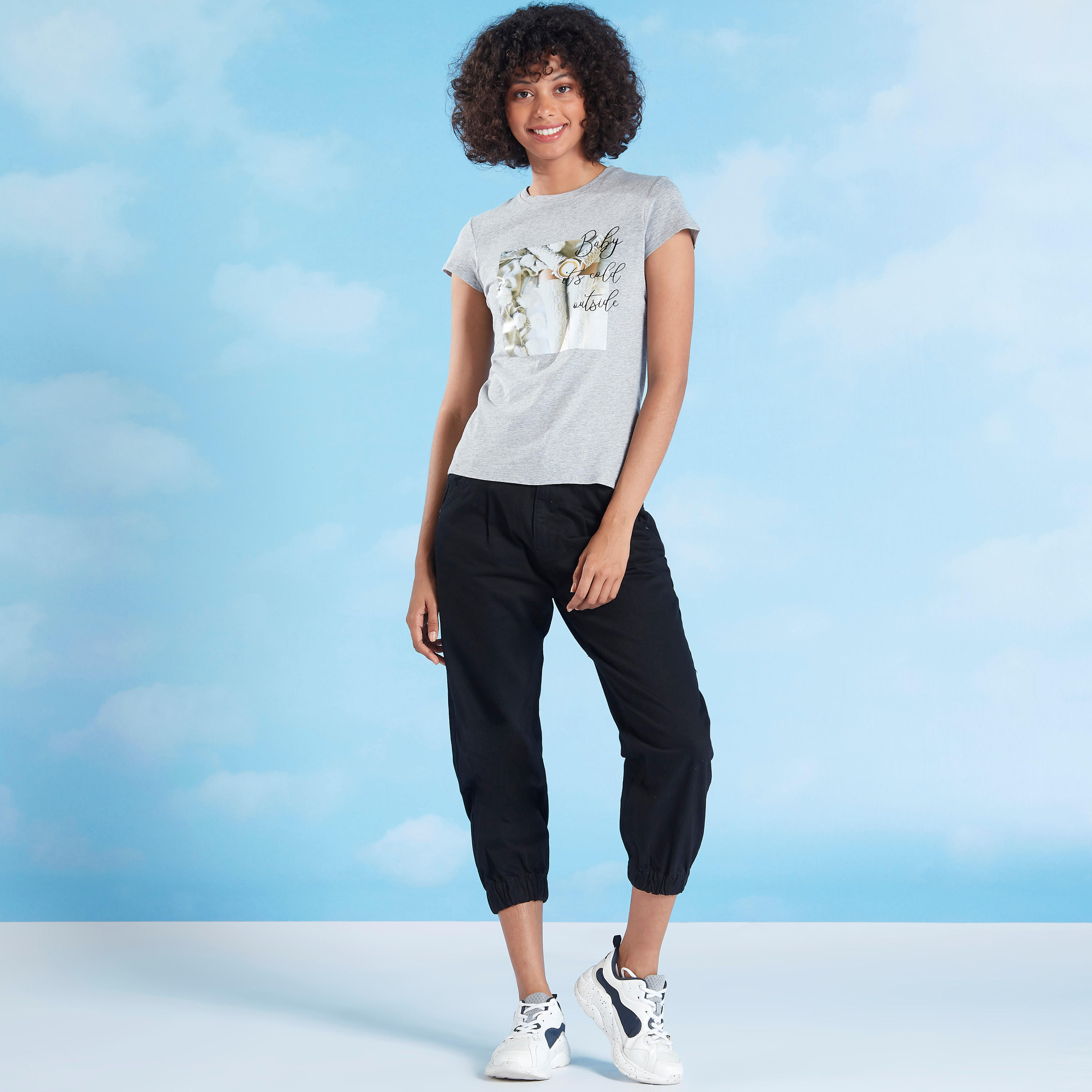 تيشيرت بياقة ضيّقة وأكمام كاب وطبعات-women-clothing-tshirts-image-2