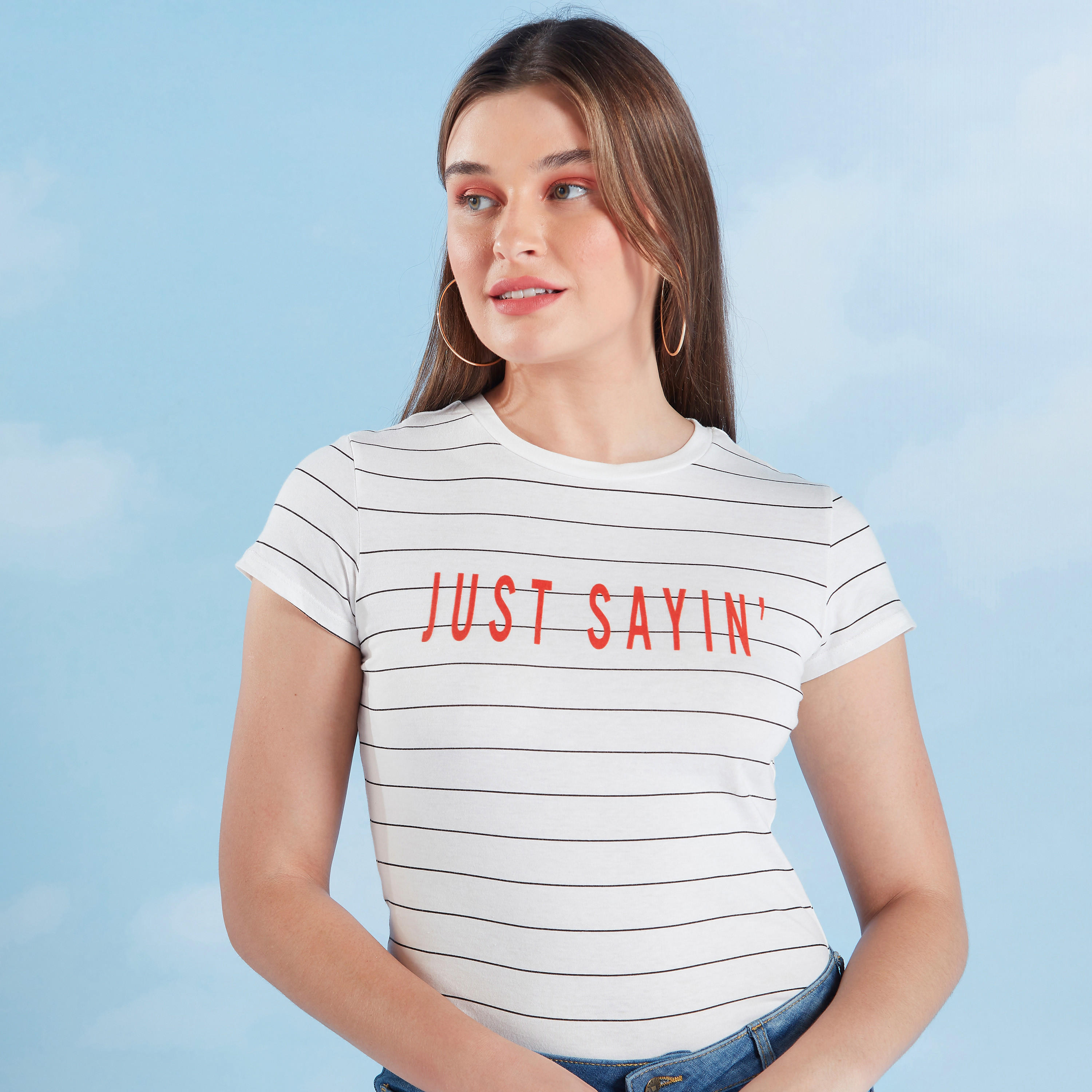 تيشيرت بياقة ضيّقة وأكمام قصيرة وطبعات-women-clothing-tshirts-image-1