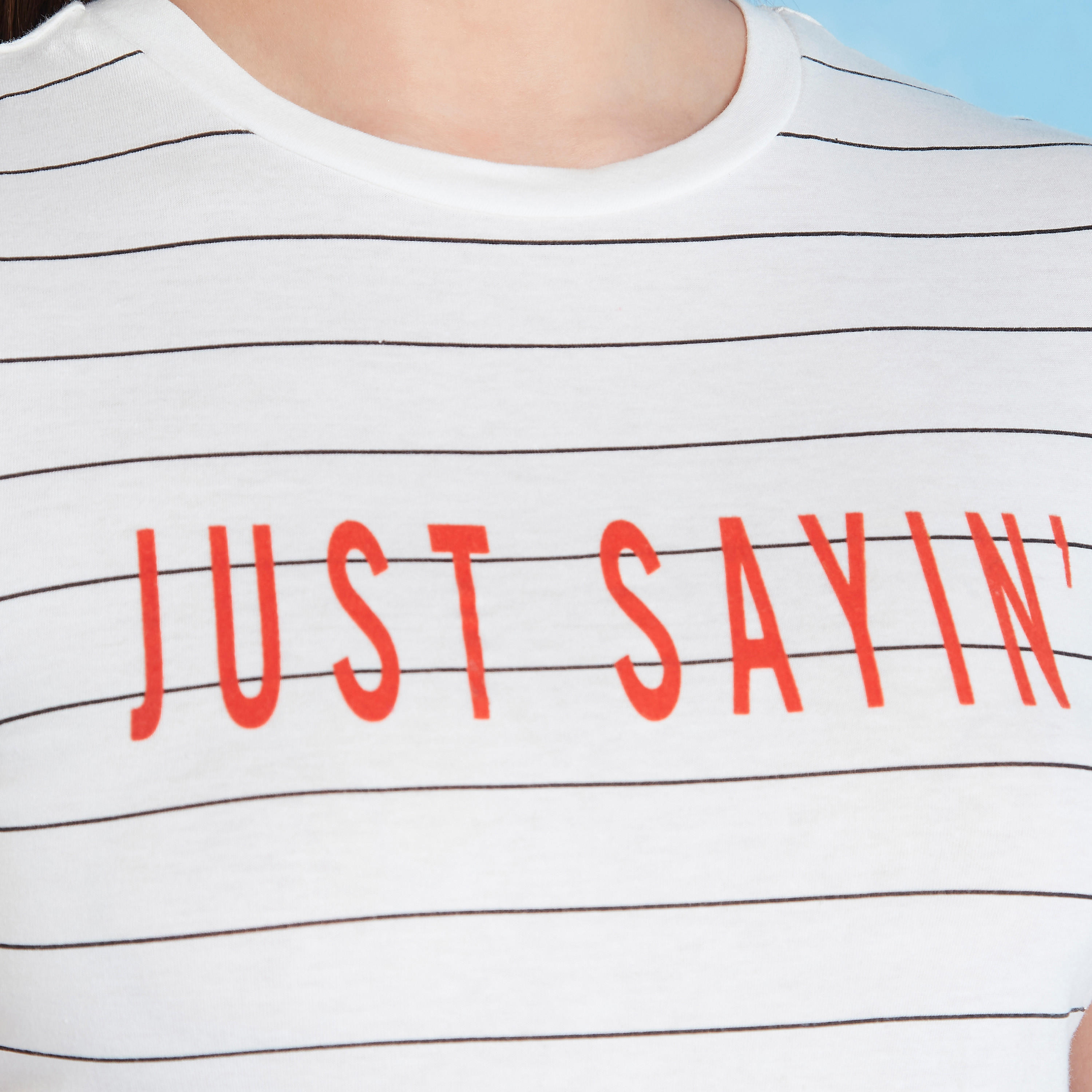 تيشيرت بياقة ضيّقة وأكمام قصيرة وطبعات-women-clothing-tshirts-image-3
