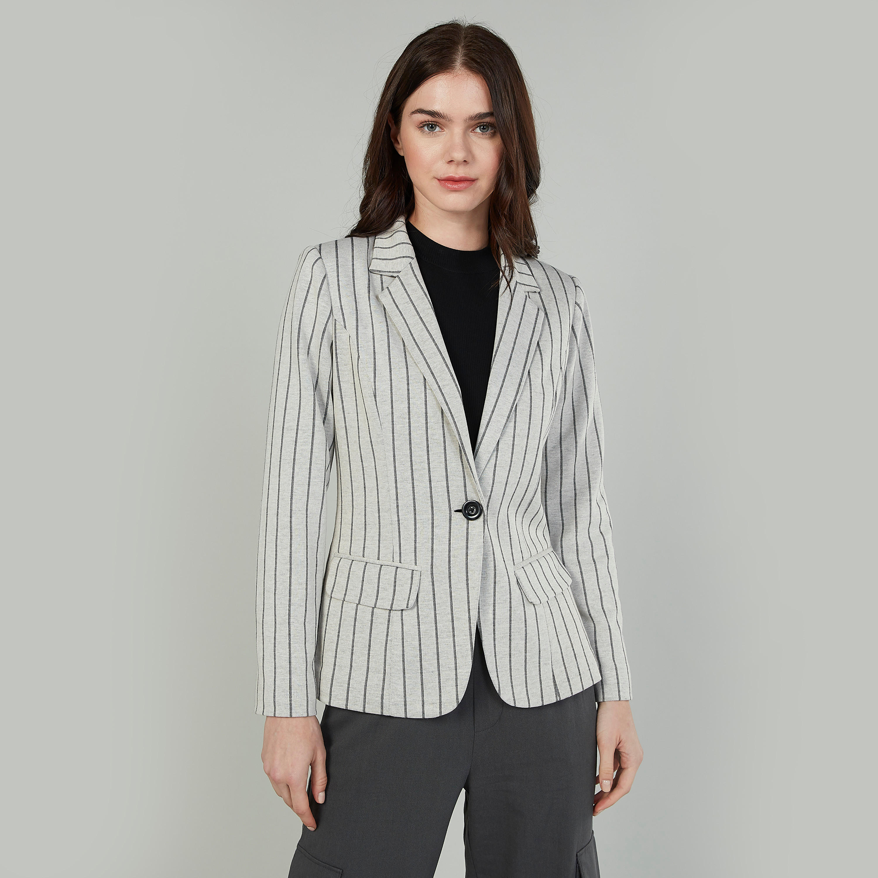 جاكيت بليزر مقلّم بياقة مطوية وأكمام طويلة-women-clothing-coatsandjackets-blazers-image-4