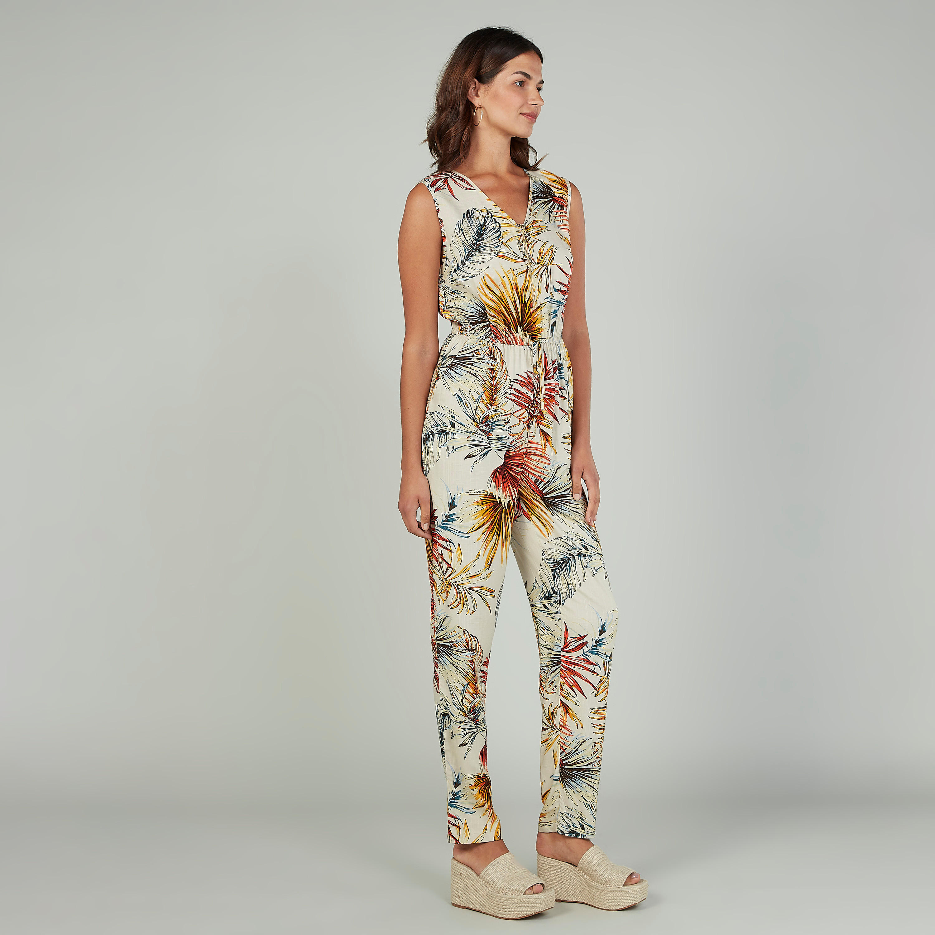 افرول بدون أكمام بطبعة زهور بفتحة رقبة على شكل V وتفاصيل جيب-women-clothing-jumpsuits-image-2
