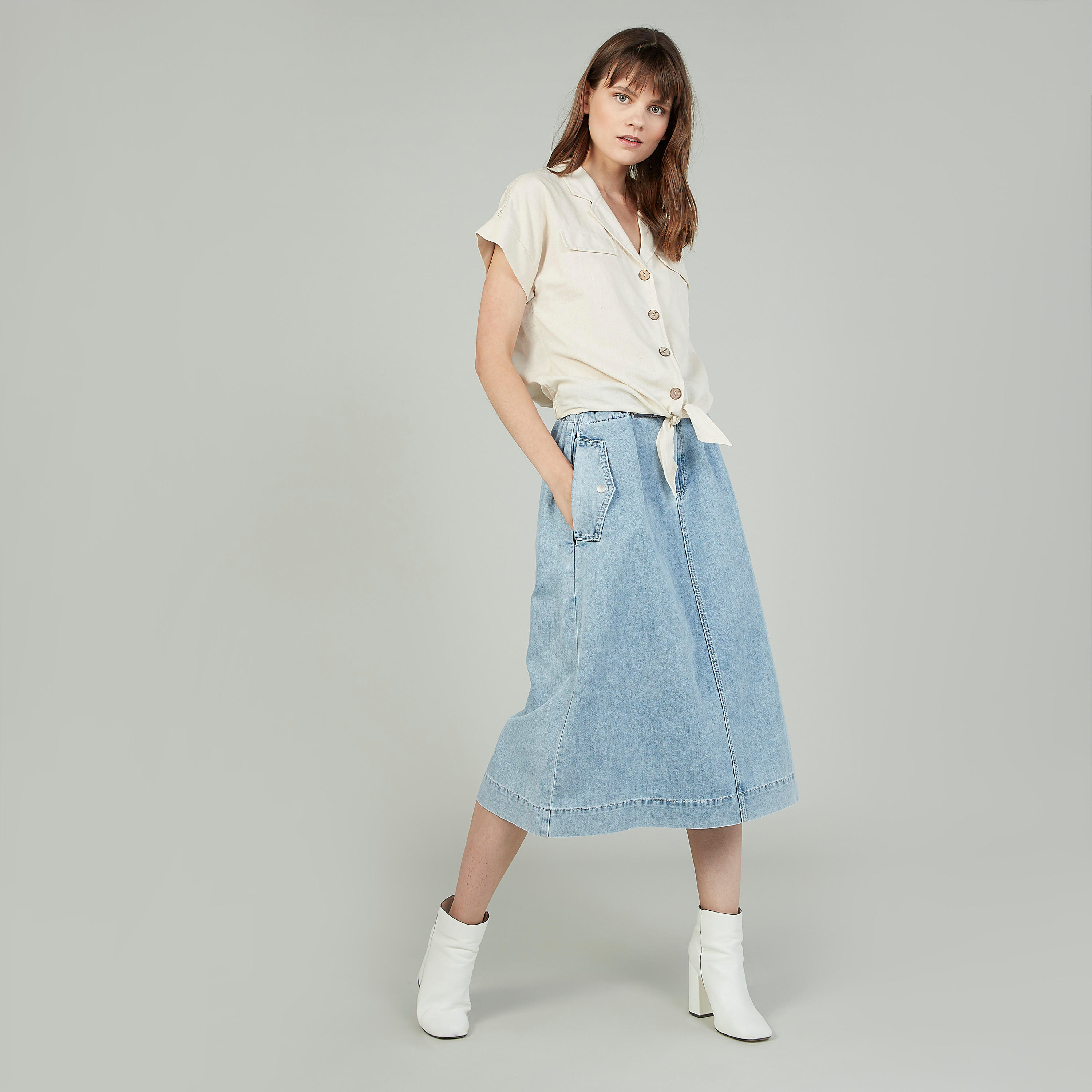 بلوزة سادة بياقة عادية بأربطة وتفاصيل أزرار-women-clothing-shirtsandblouses-blouses-image-2