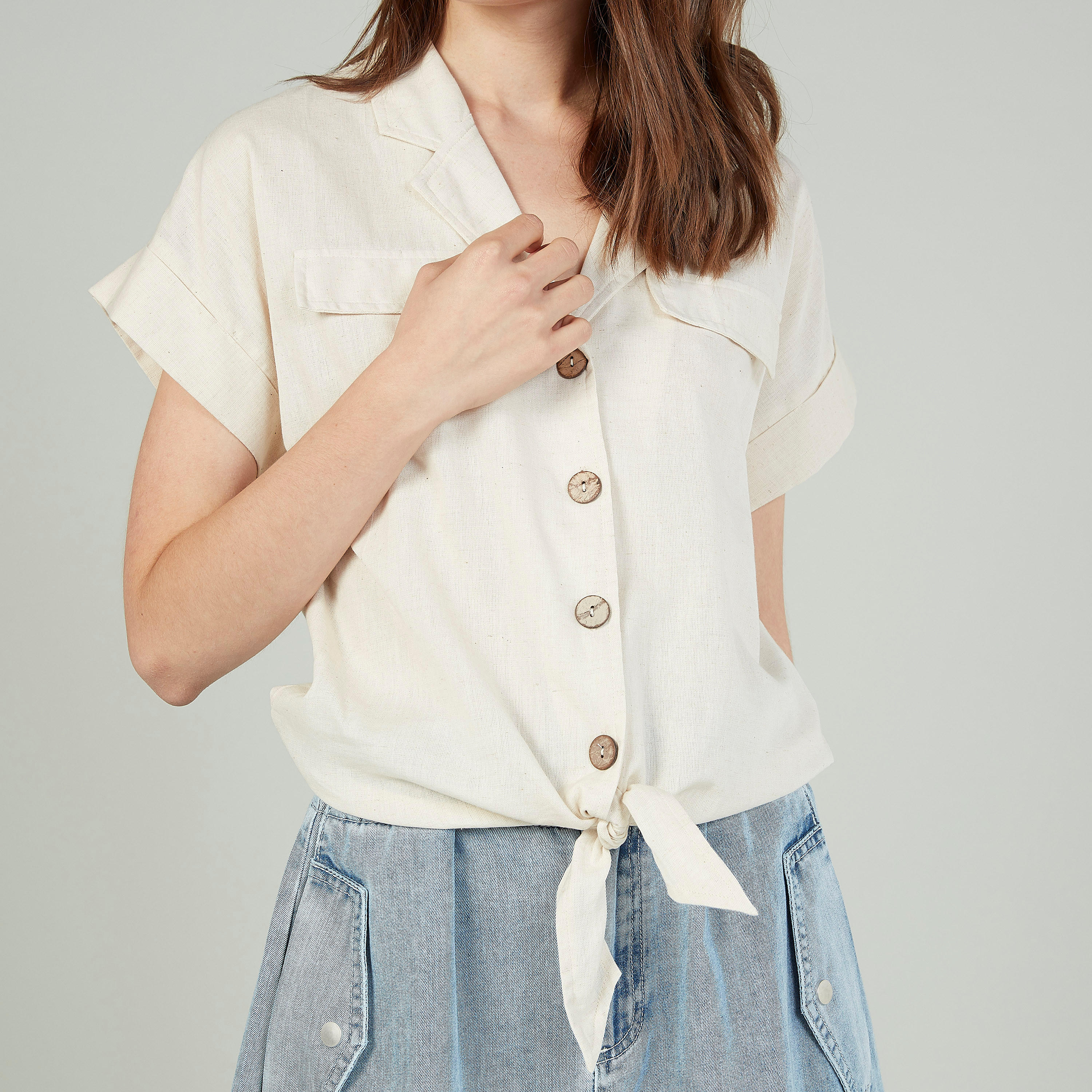 بلوزة سادة بياقة عادية بأربطة وتفاصيل أزرار-women-clothing-shirtsandblouses-blouses-image-3