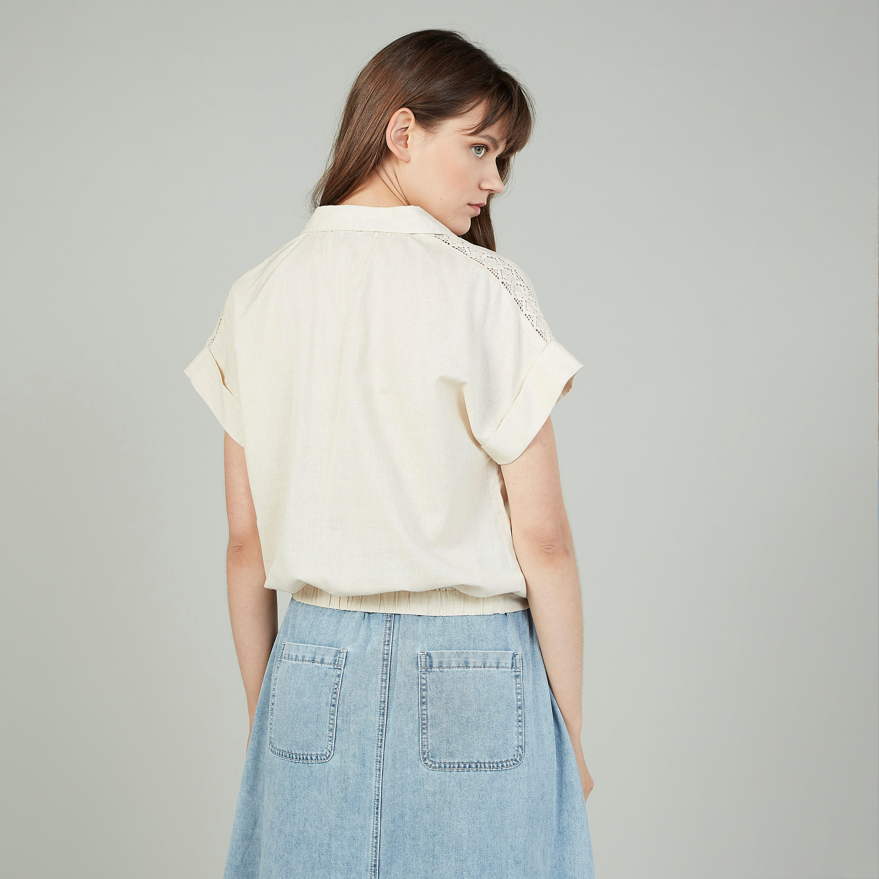 بلوزة سادة بياقة عادية بأربطة وتفاصيل أزرار-women-clothing-shirtsandblouses-blouses-image-4