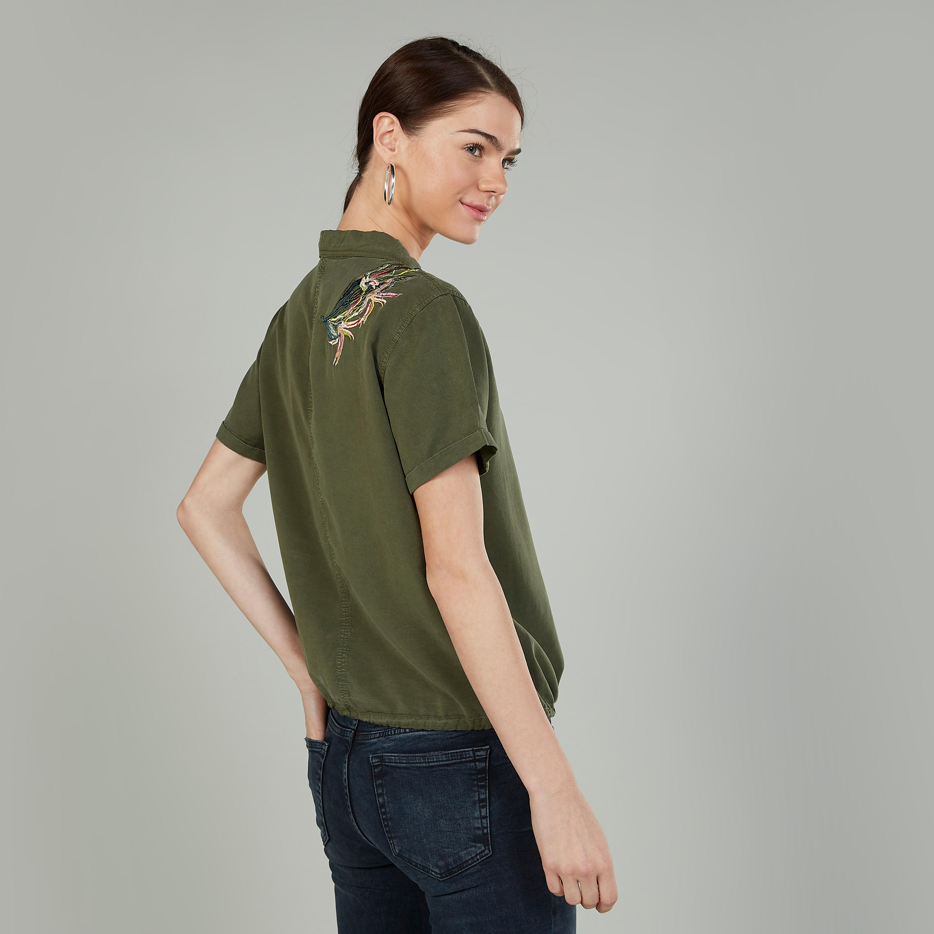 قميص مطرز بأكمام قصيرة وجيوب بطيّة-women-clothing-shirtsandblouses-shirts-image-4