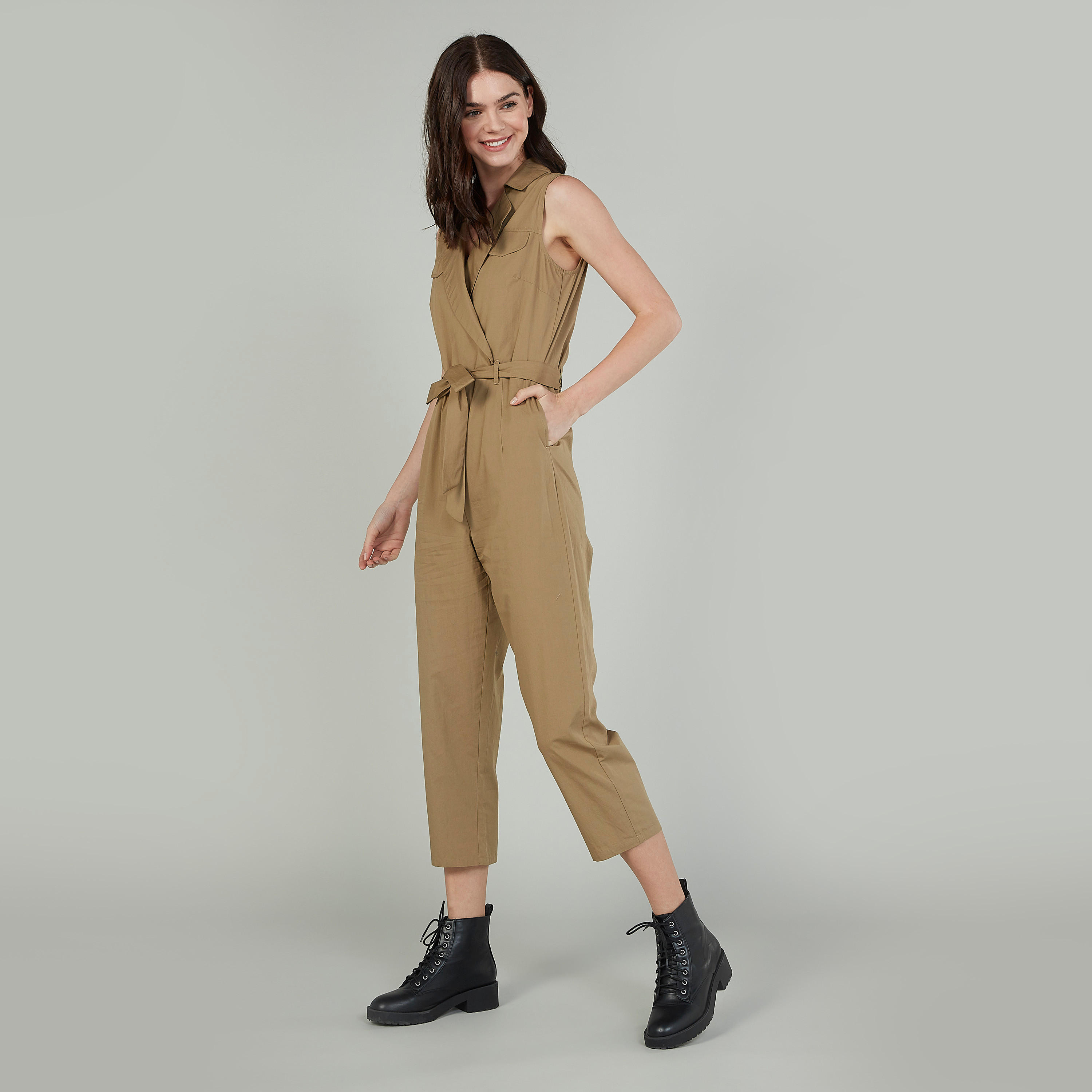 جمبسوت سادة دون أكمام بجيوب وأربطة-women-clothing-jumpsuits-image-1
