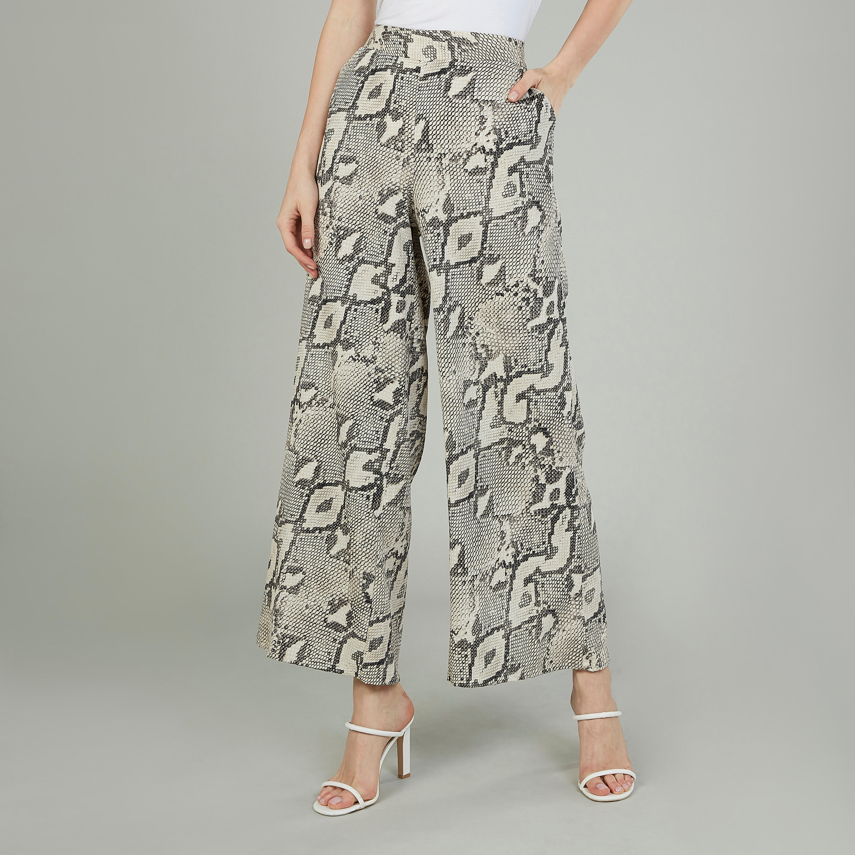 بنطلون بلازو بتفاصيل جيوب وطبعات حيوانات-women-clothing-bottoms-trousers-image-1