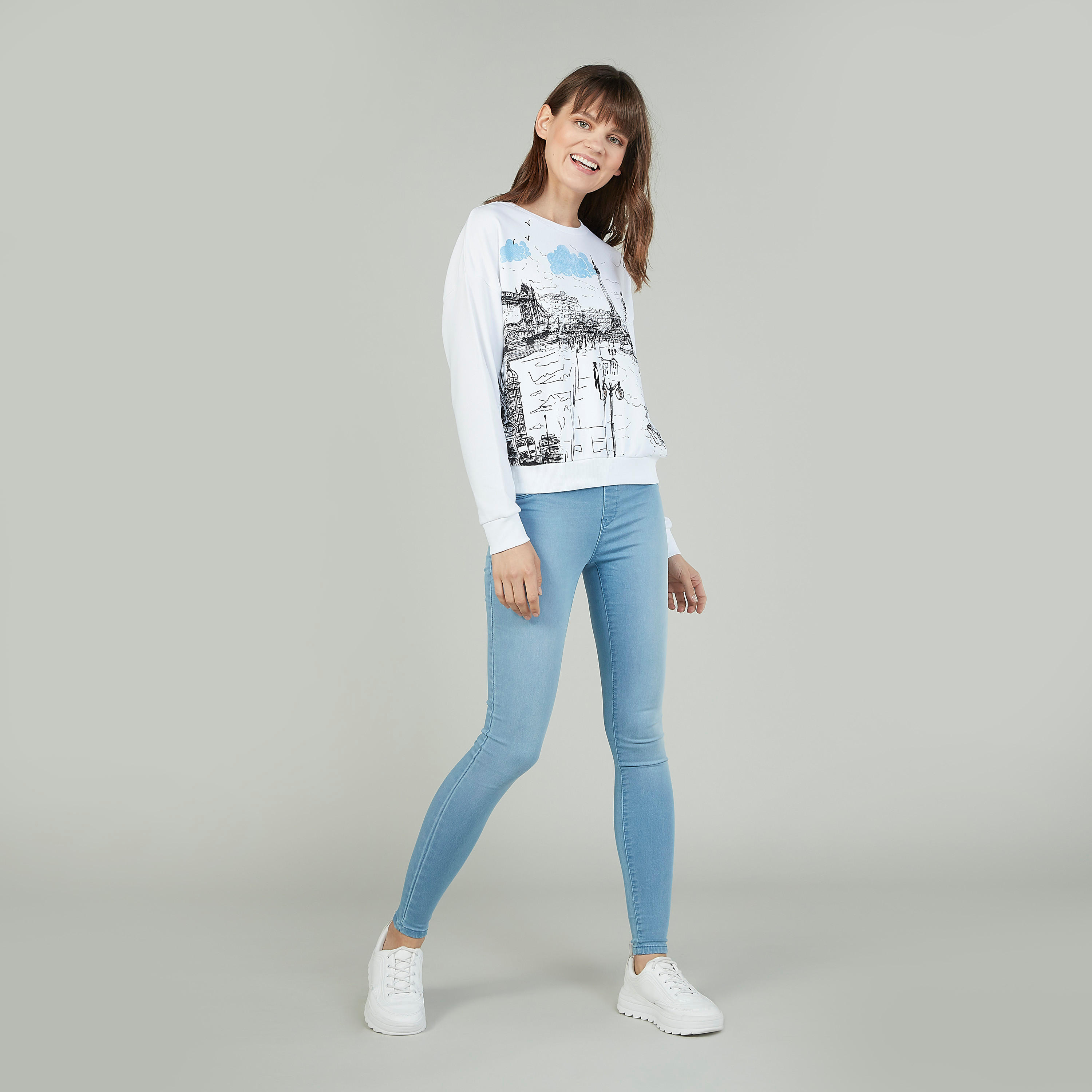 سويت شيرت بياقة مستديرة وأكمام طويلة وطبعات-women-winterwear-hoodiesandsweatshirts-sweatshirts-image-4