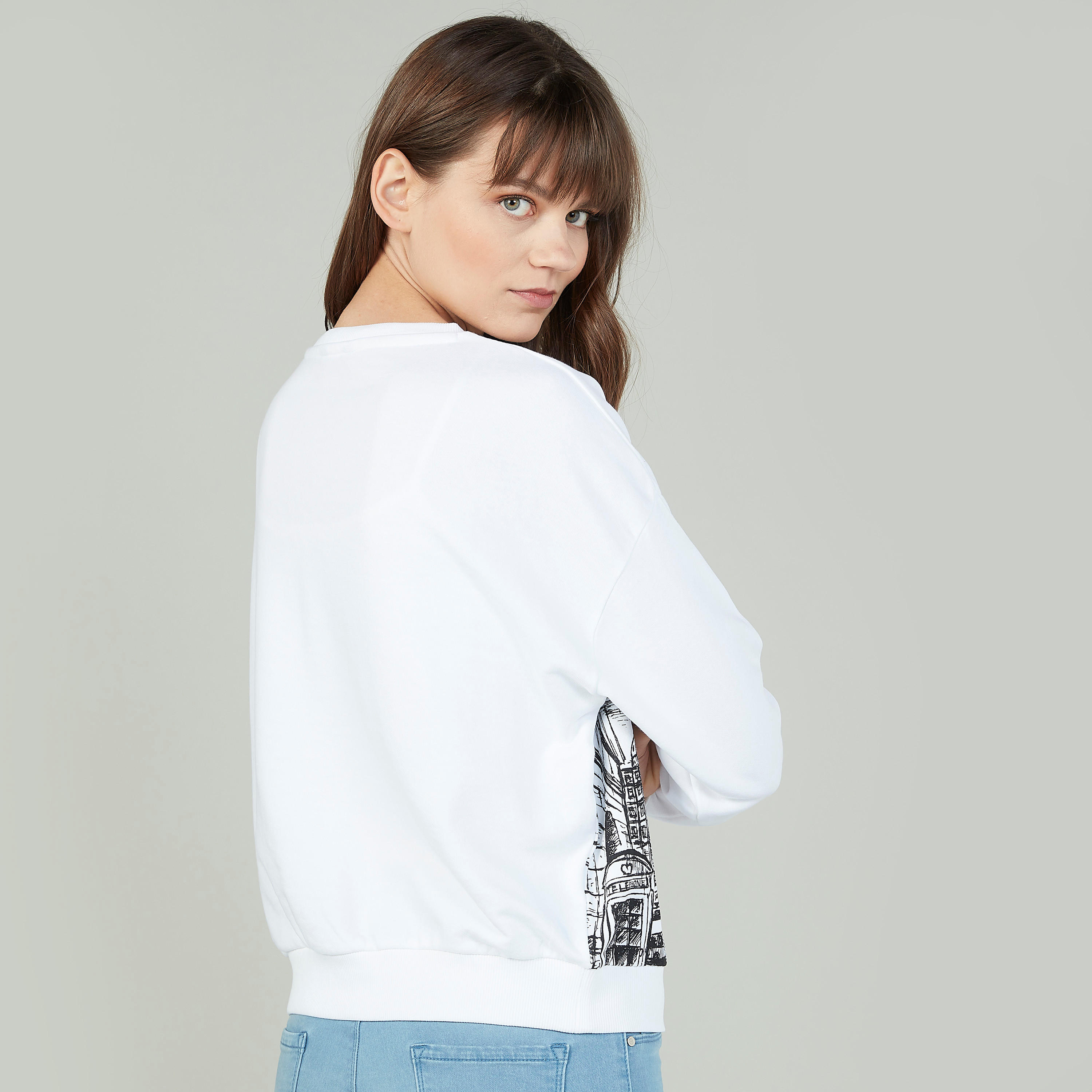 سويت شيرت بياقة مستديرة وأكمام طويلة وطبعات-women-winterwear-hoodiesandsweatshirts-sweatshirts-image-2