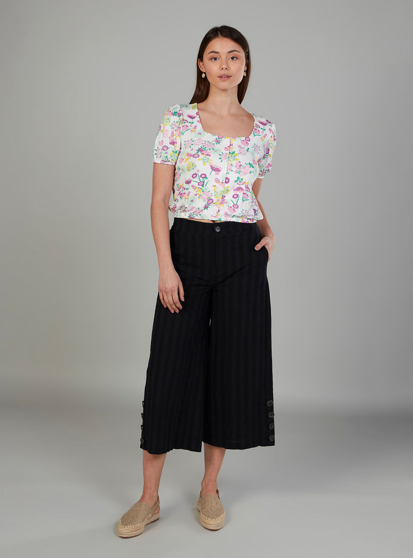بلوزة بطبعات زهرية وأكمام قصيرة وتفاصيل أزرار-women-clothing-shirtsandblouses-blouses-image-3