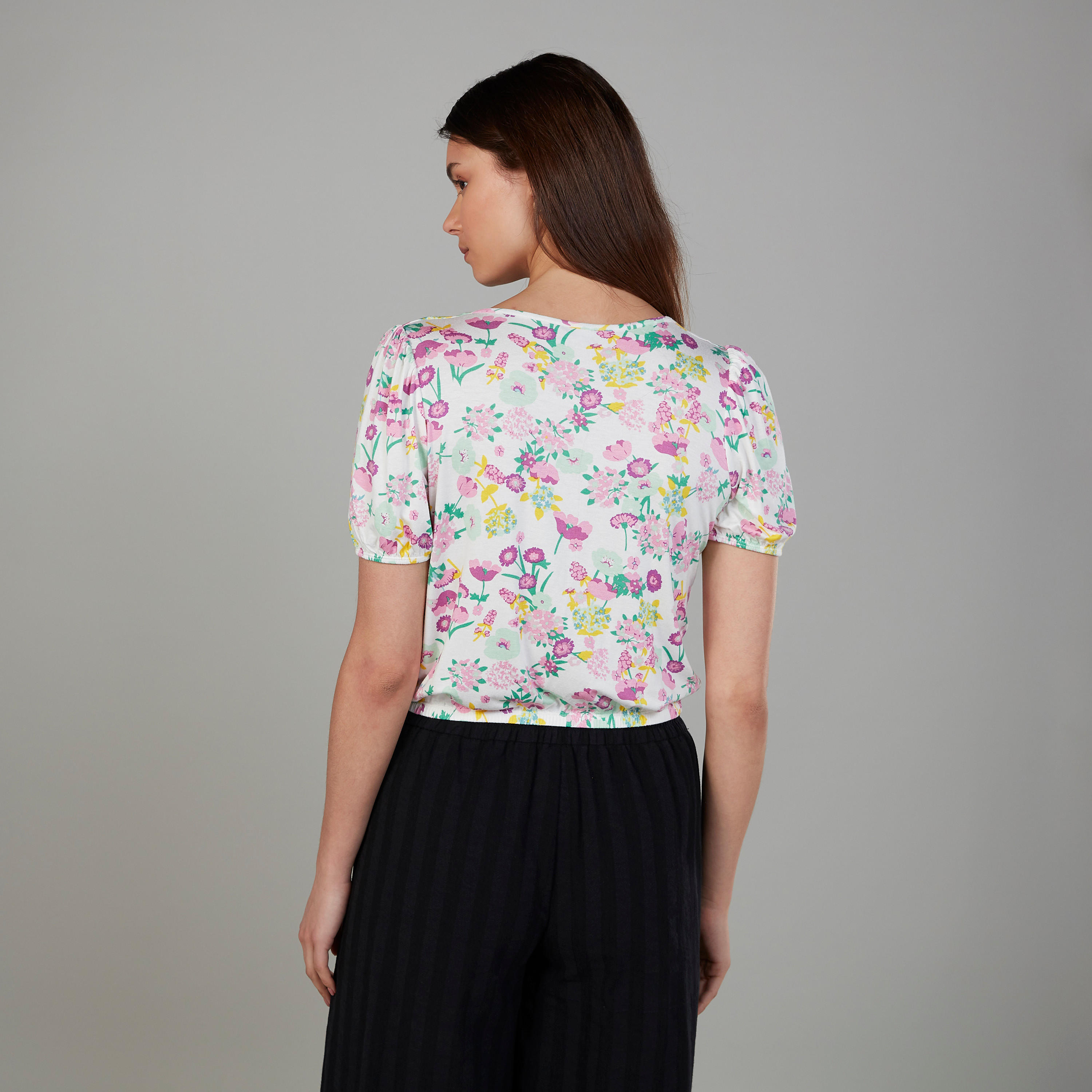بلوزة بطبعات زهرية وأكمام قصيرة وتفاصيل أزرار-women-clothing-shirtsandblouses-blouses-image-1