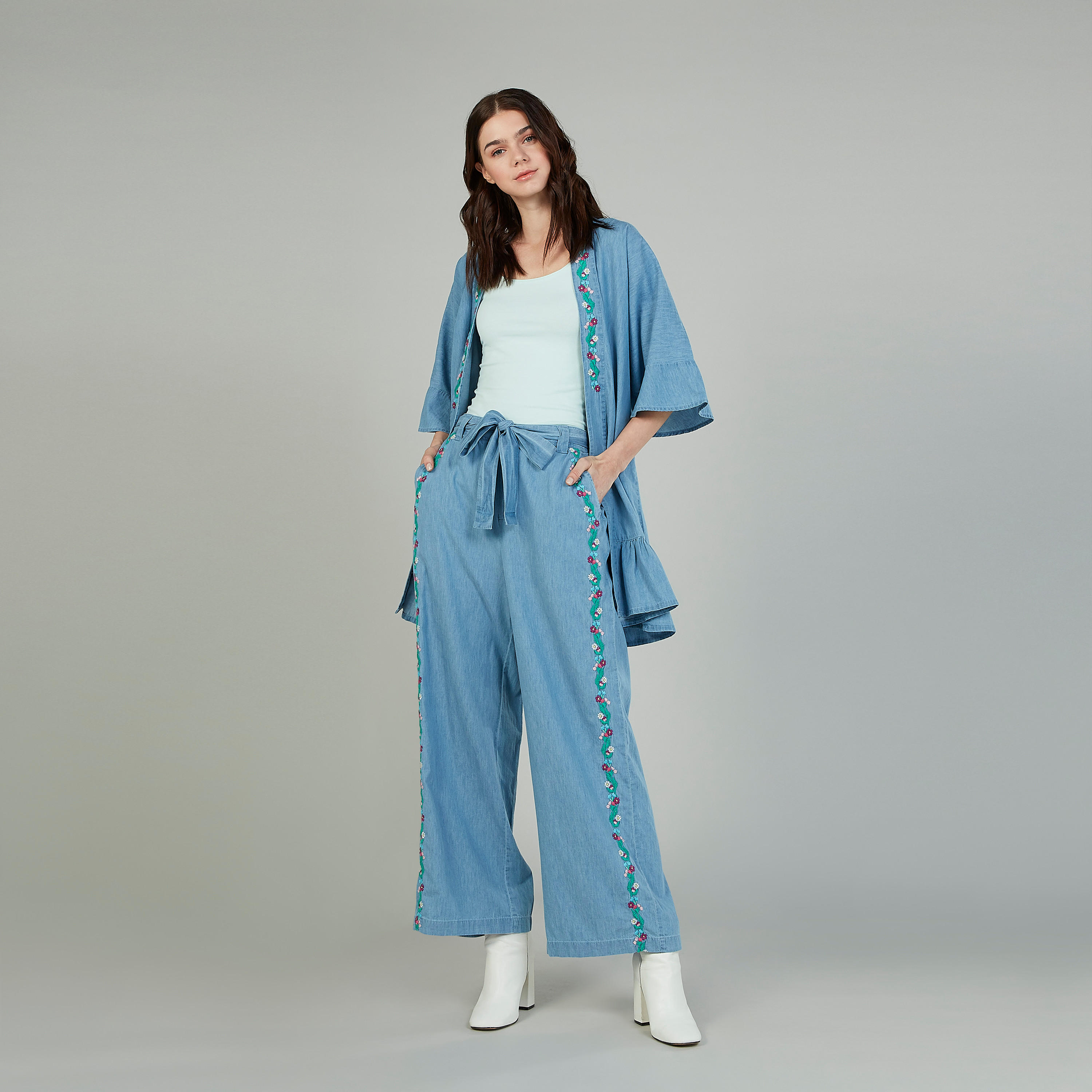 بنطلون بلازو دينم مطرّز بجيوب وحزام-women-clothing-bottoms-trousers-image-2