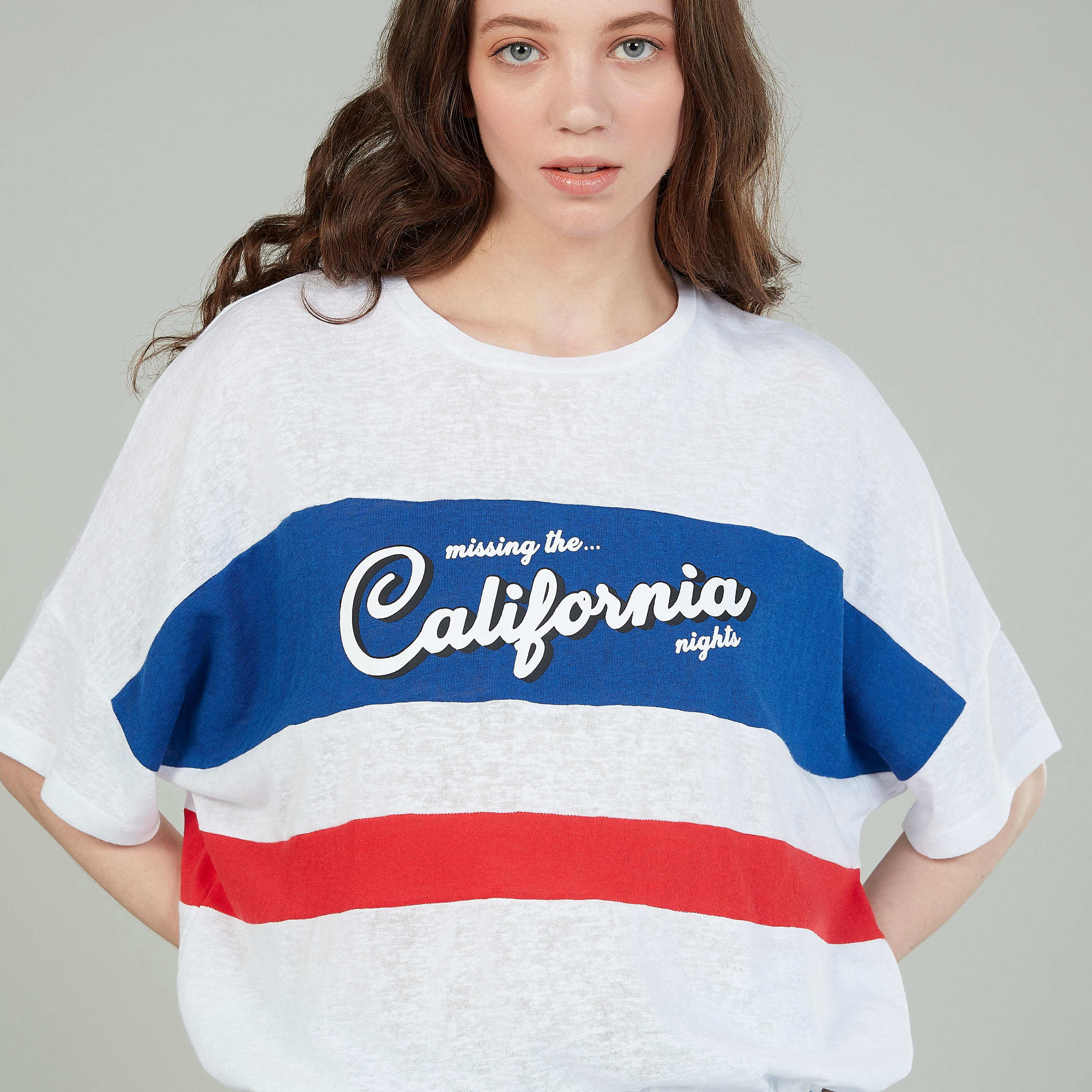 تيشيرت بياقة مستديرة وأكمام قصيرة وطبعات-women-clothing-tshirts-image-3