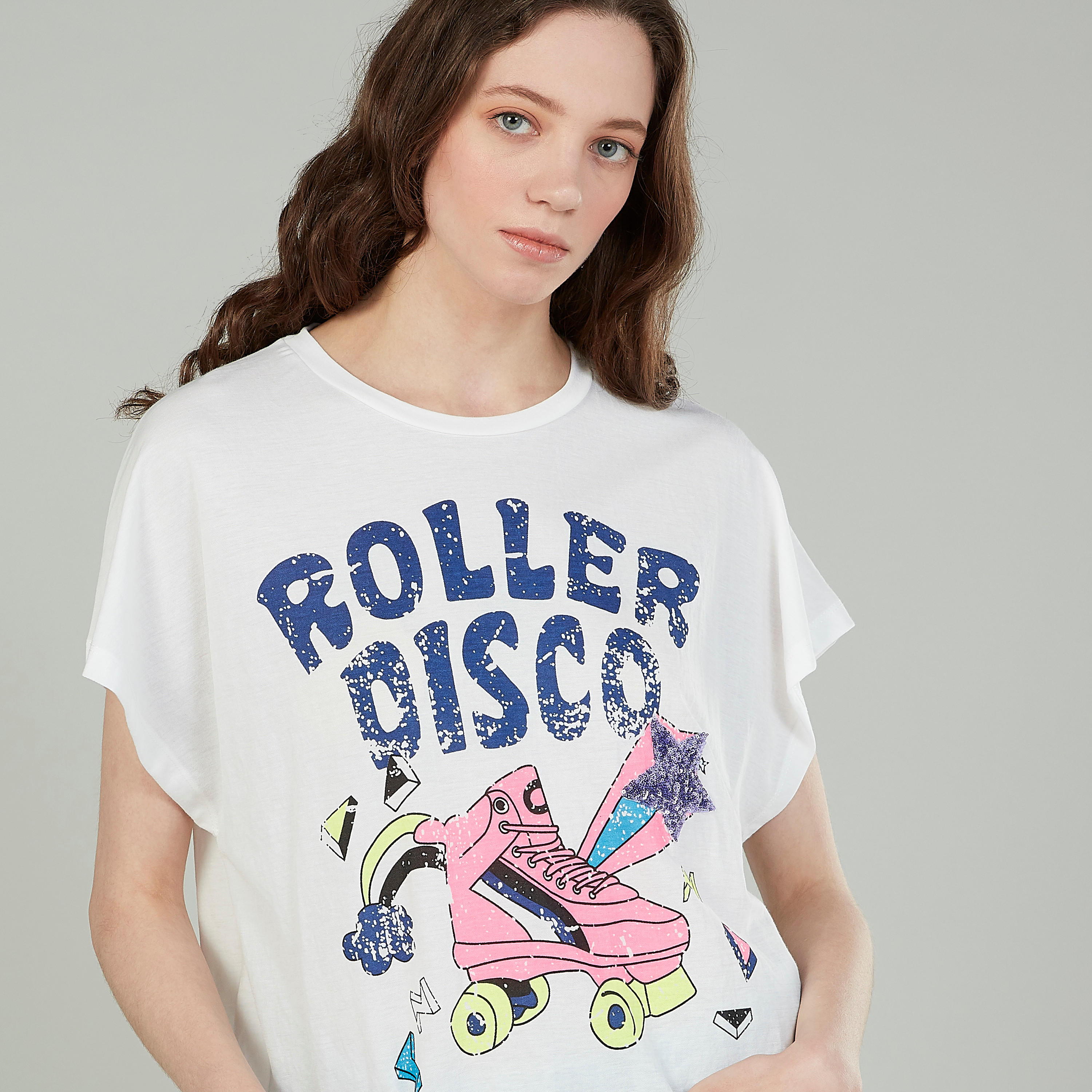 تيشيرت بياقة مستديرة وأكمام قصيرة وطبعات-women-clothing-tshirts-image-3