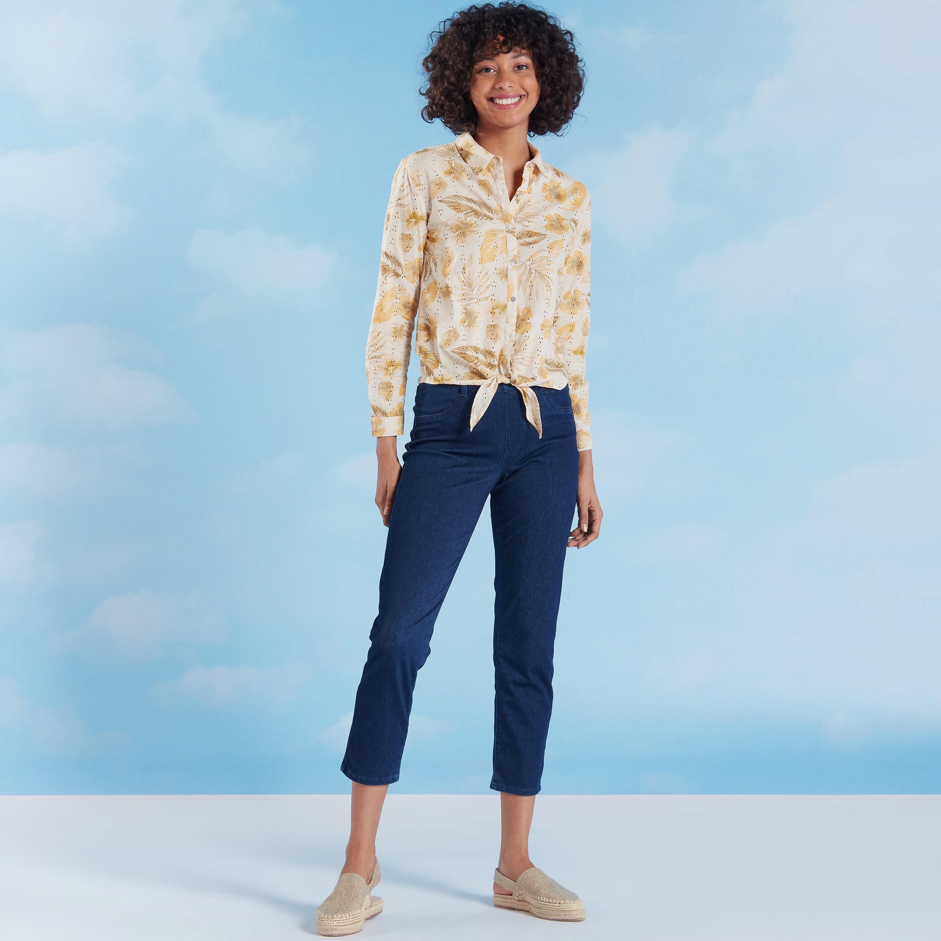 بلوزة بياقة عاديّة وأكمام طويلة وطبعات-women-clothing-shirtsandblouses-blouses-image-4