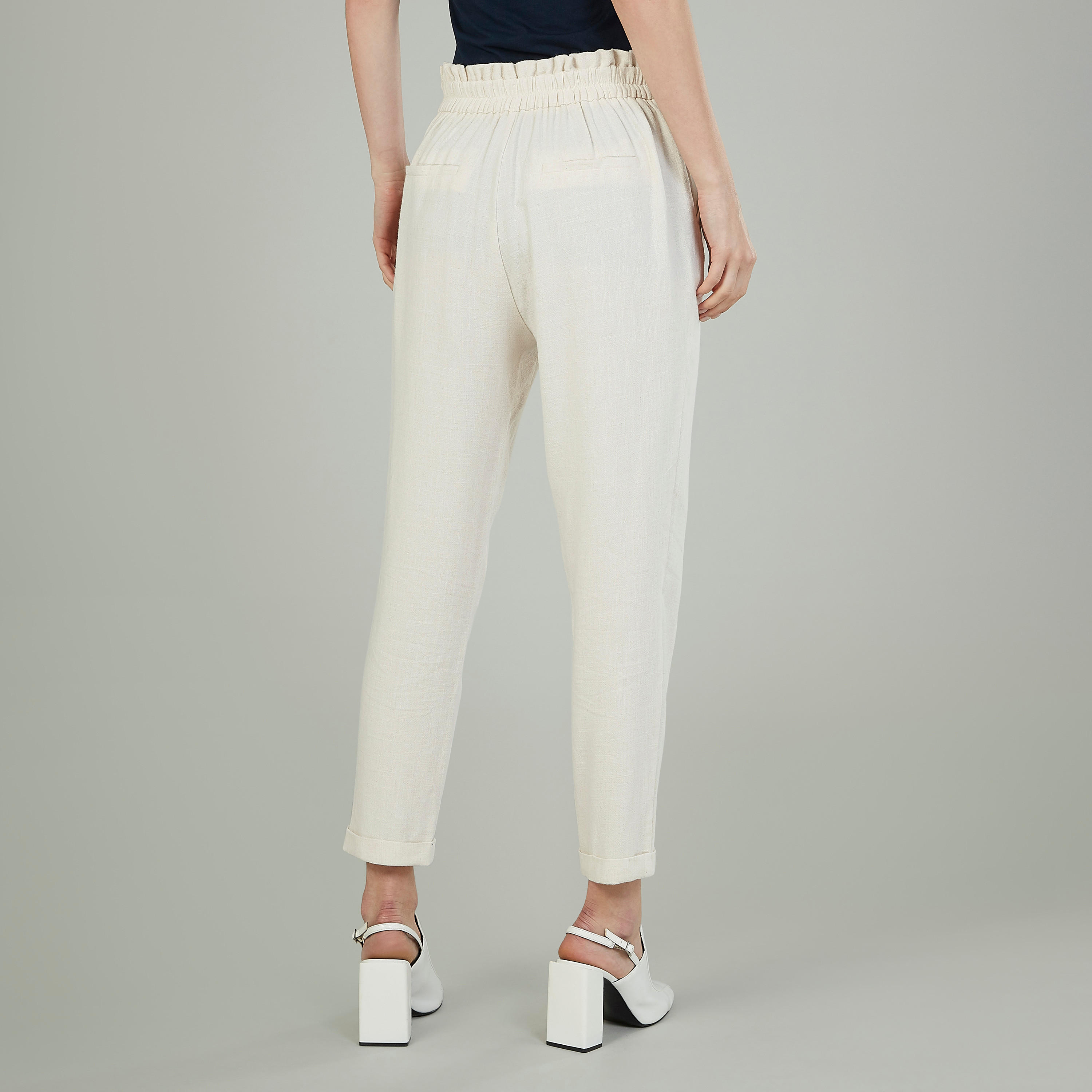 بنطلون سادة بخصر مرتفع وجيوب وتفاصيل كشكشة-women-clothing-bottoms-trousers-image-4