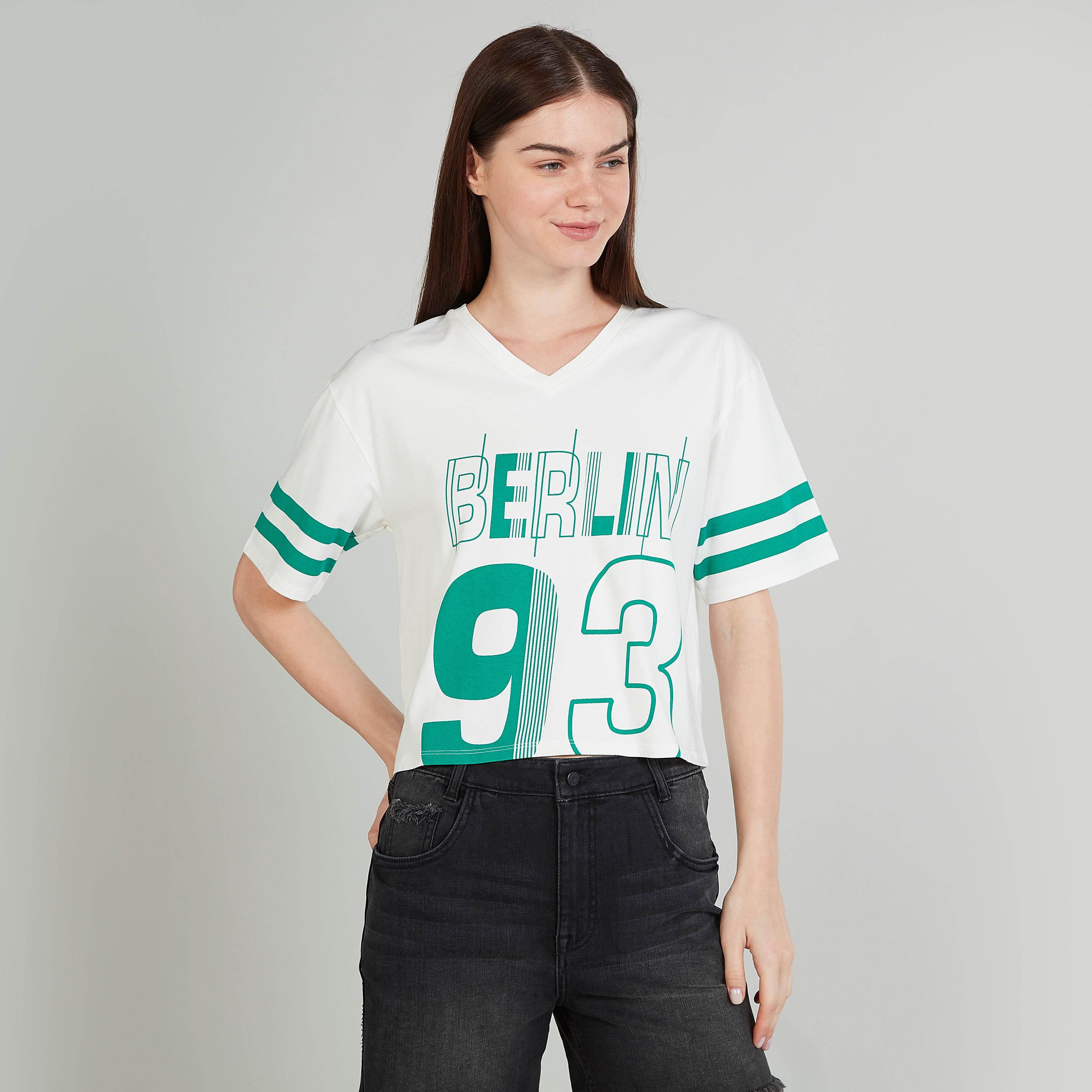 تيشيرت قصير بياقة v وأكمام قصيرة وطبعات-women-clothing-tshirts-image-1