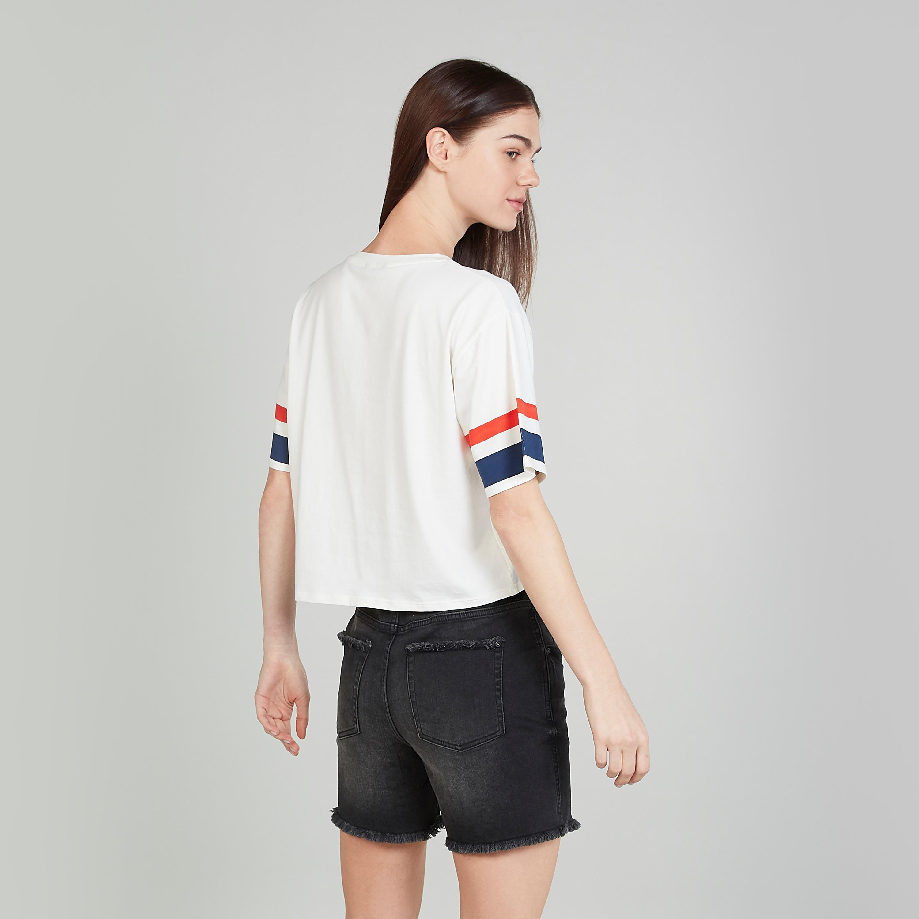 تيشيرت قصير بياقة v وأكمام قصيرة وطبعات-women-clothing-tshirts-image-4