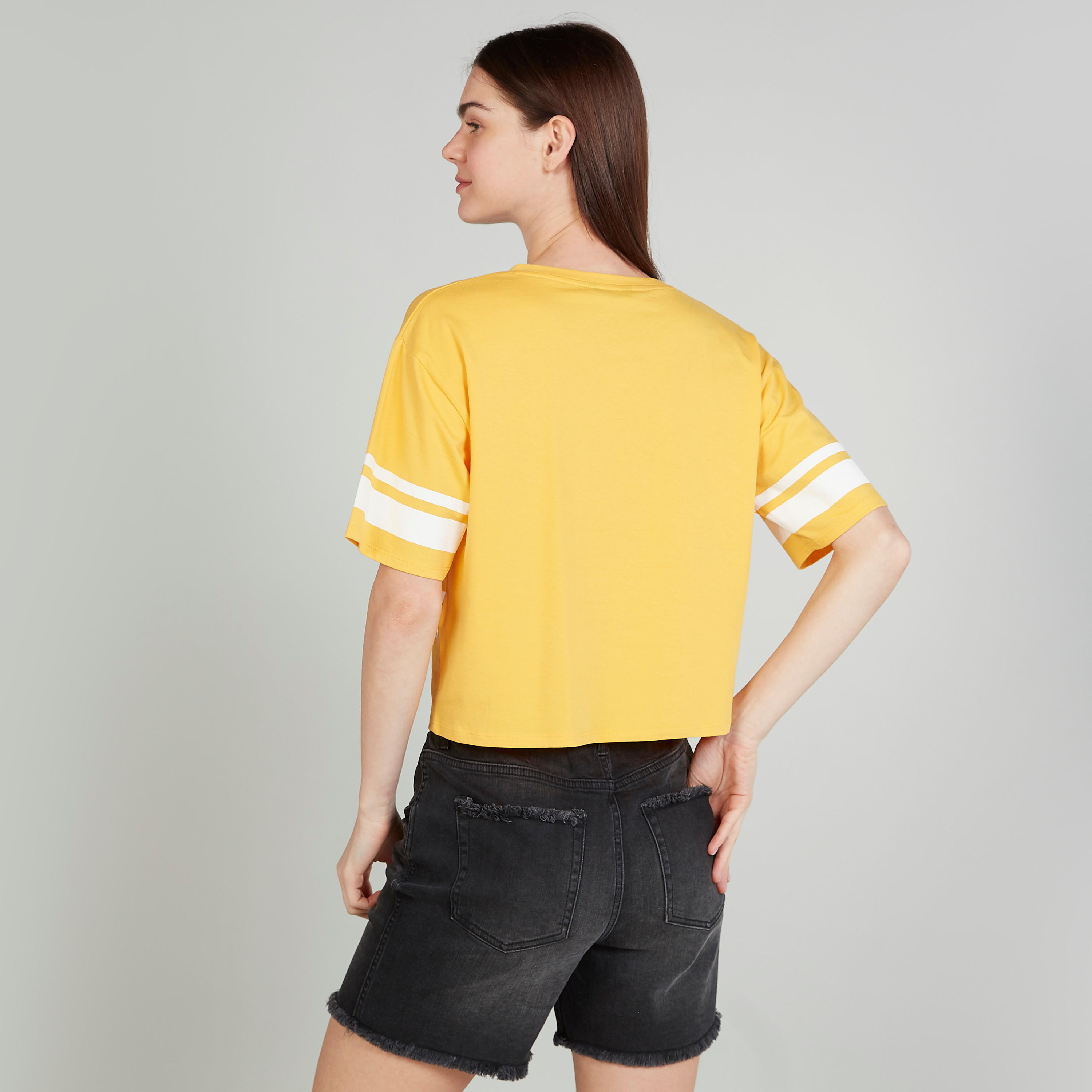 تيشيرت قصير بياقة v وأكمام قصيرة وطبعات-women-clothing-tshirts-image-2