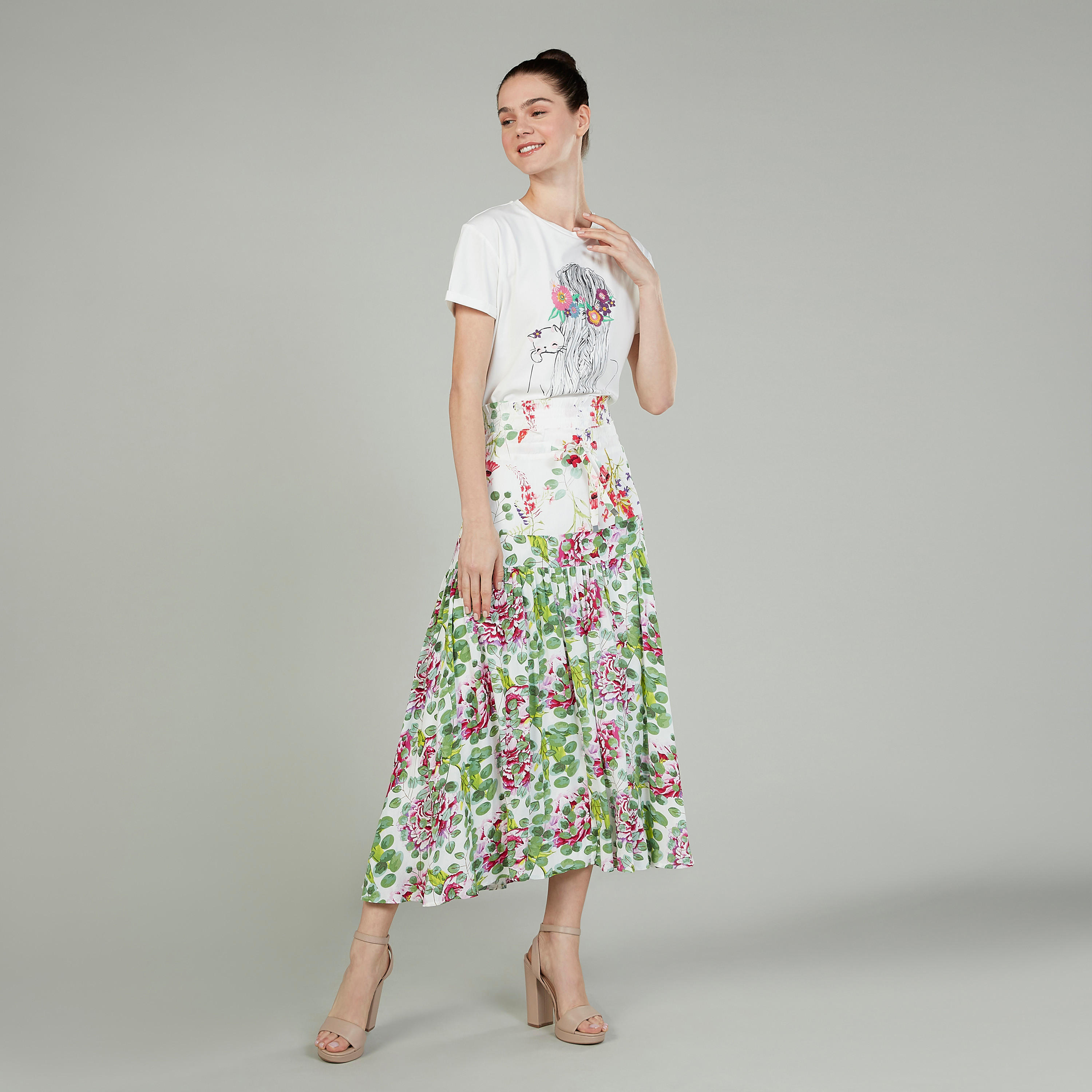 تيشيرت  بياقة ضيّقة وأكمام قصيرة وطبعات-women-clothing-tshirts-image-2