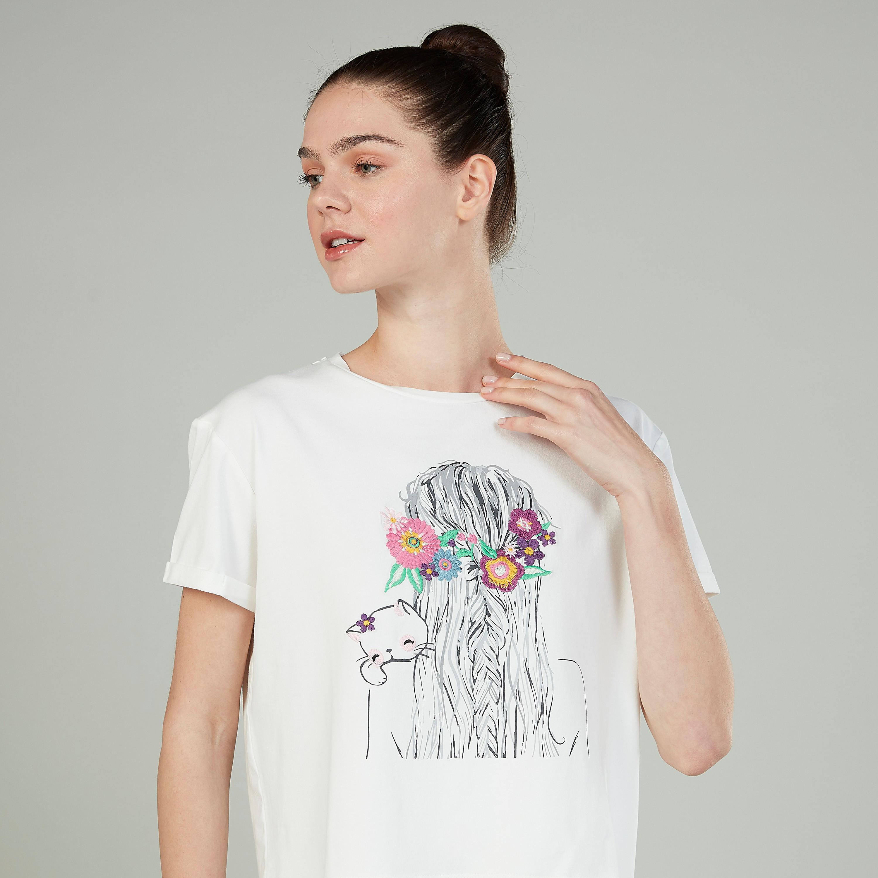 تيشيرت  بياقة ضيّقة وأكمام قصيرة وطبعات-women-clothing-tshirts-image-3