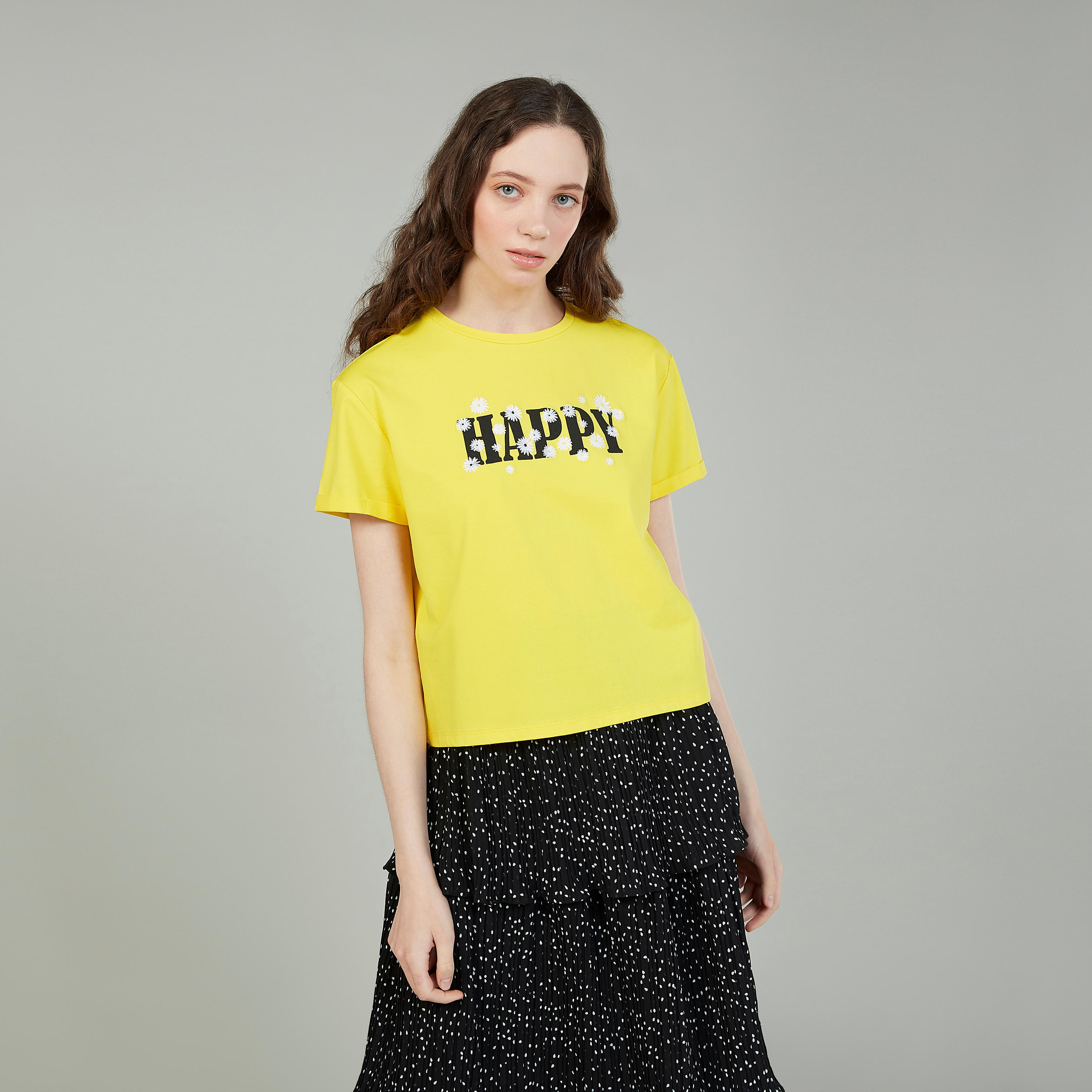 تيشيرت مطرّز بأكمام قصيرة وياقة ضيقة-women-clothing-tshirts-image-1