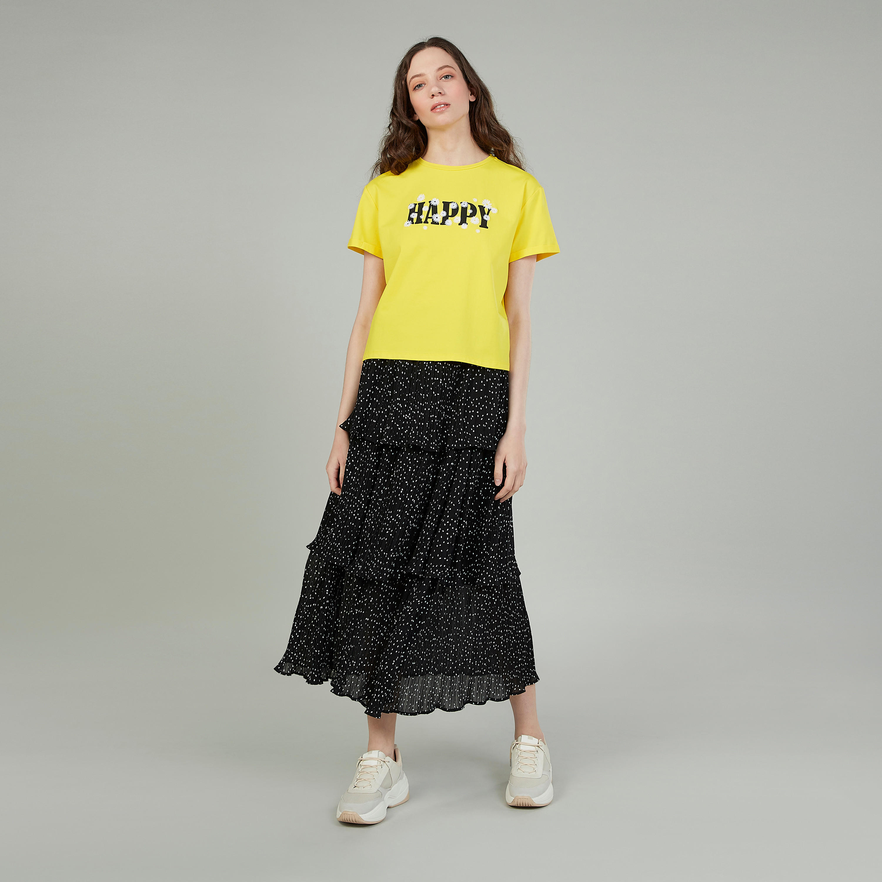 تيشيرت مطرّز بأكمام قصيرة وياقة ضيقة-women-clothing-tshirts-image-2